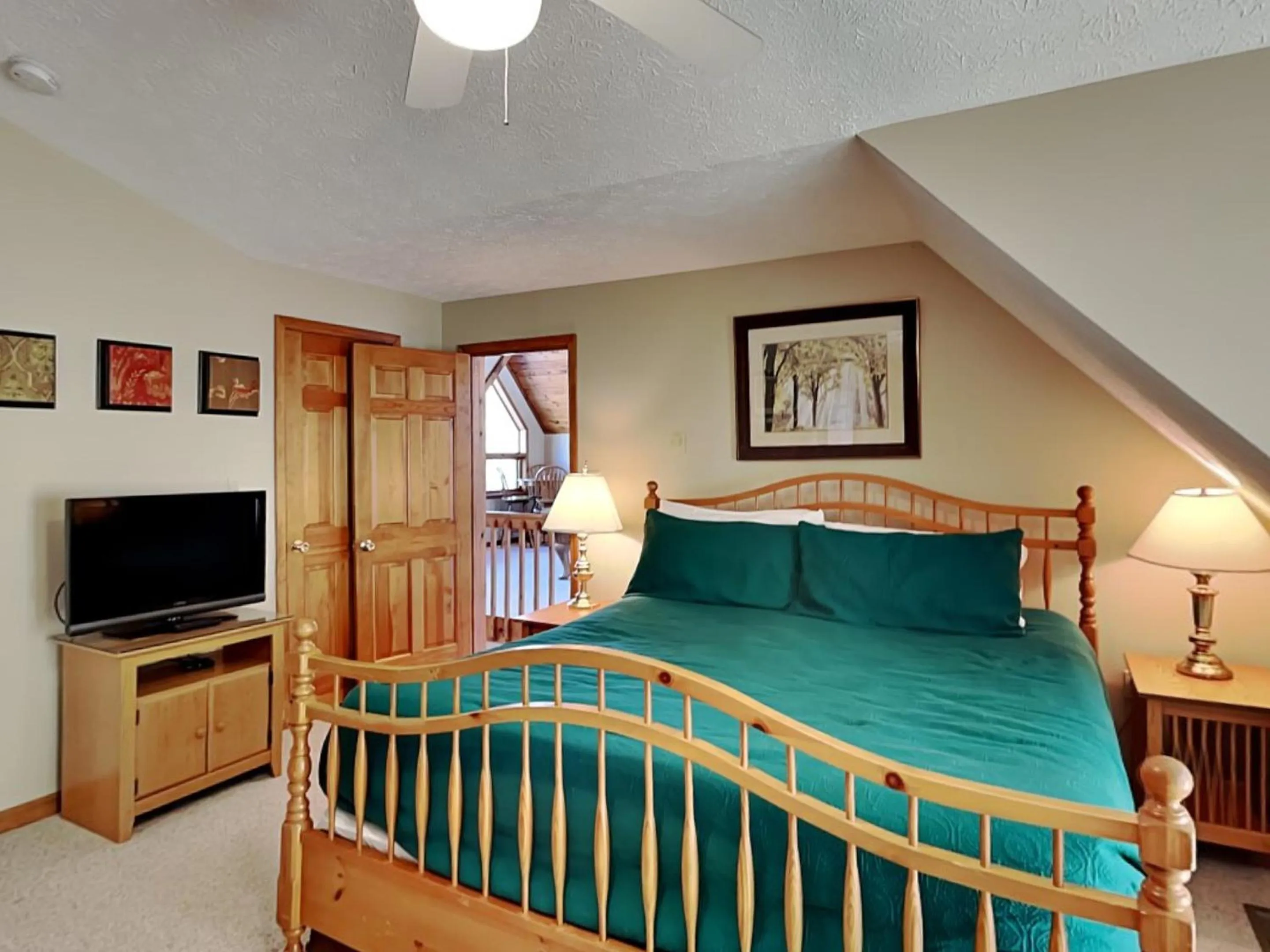 Bed in Lake Dreaming