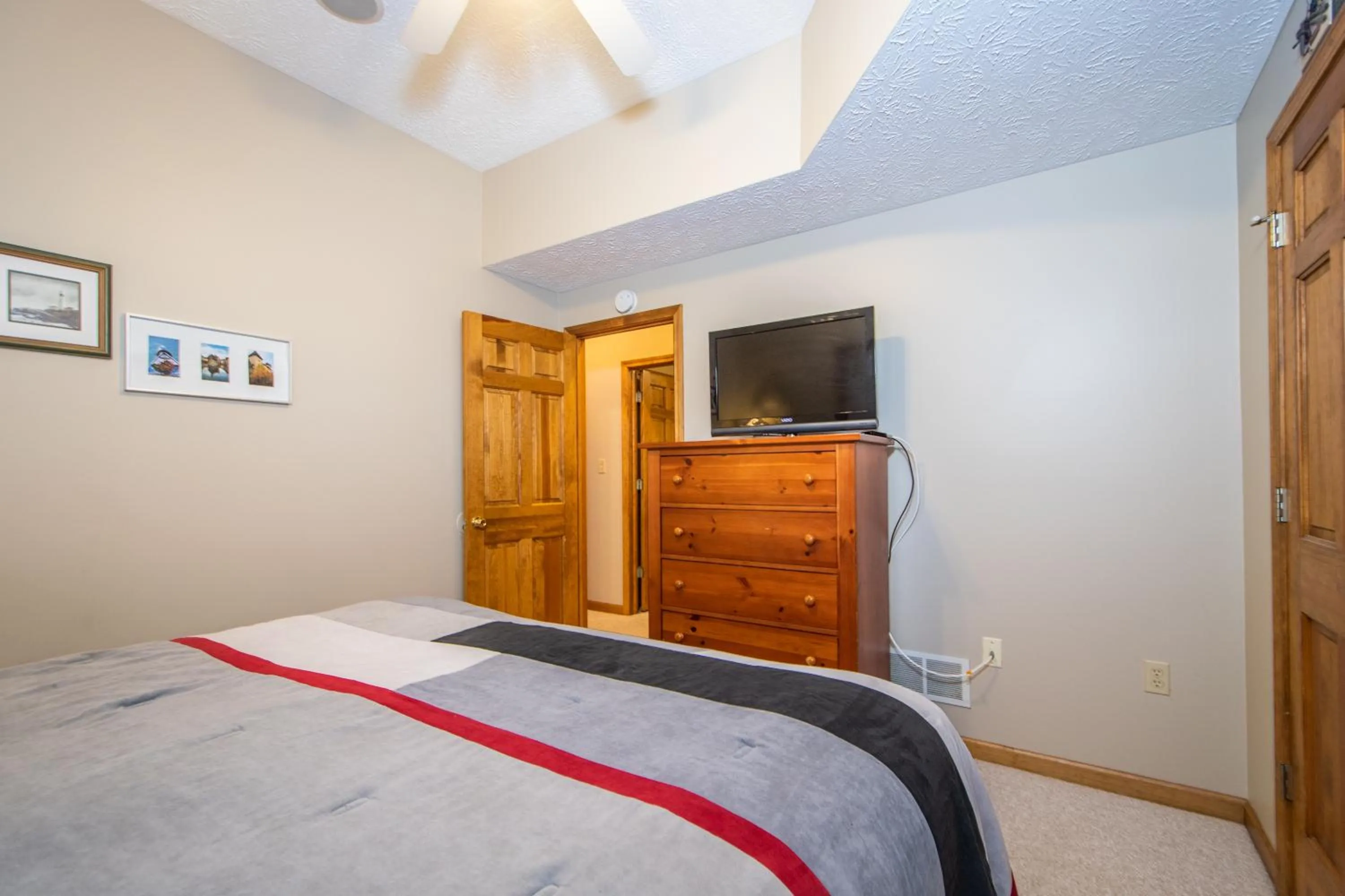 Bed in Lake Dreaming