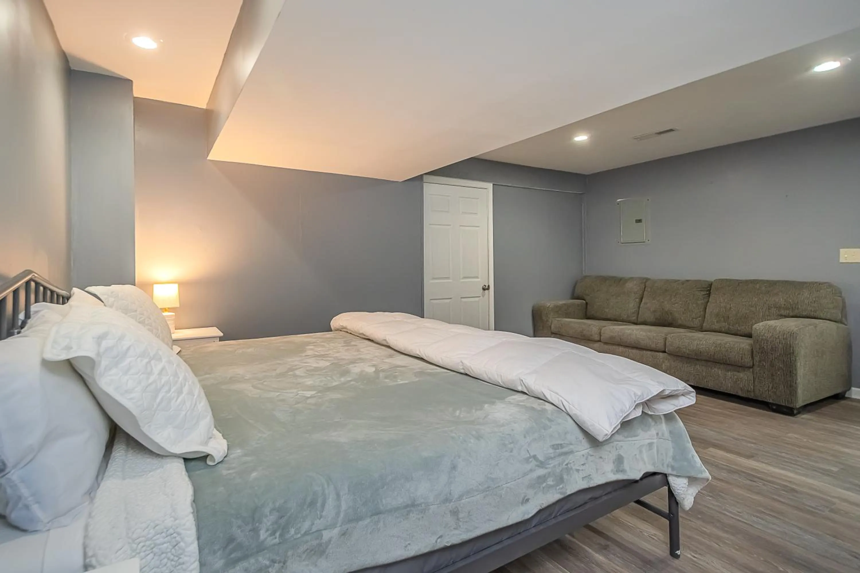 Property building, Bed in Lake Life HQ