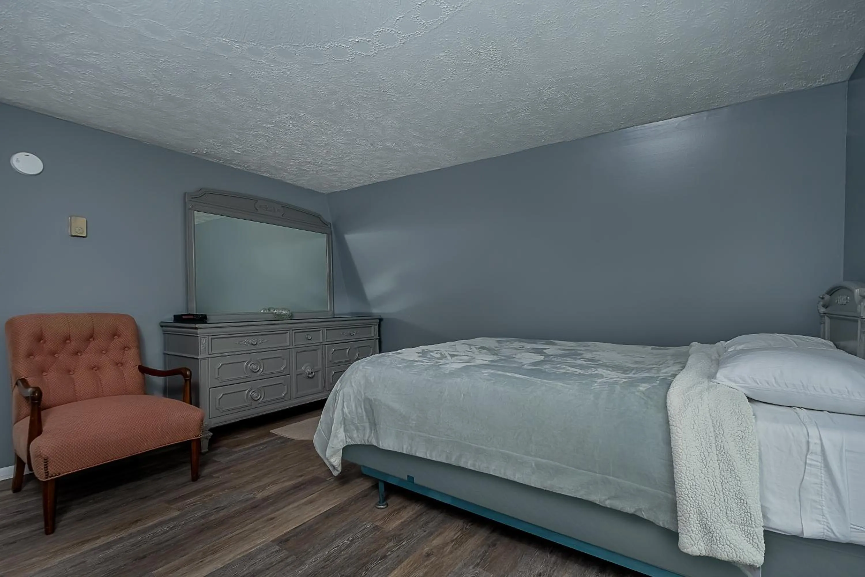 Property building, Bed in Lake Life HQ