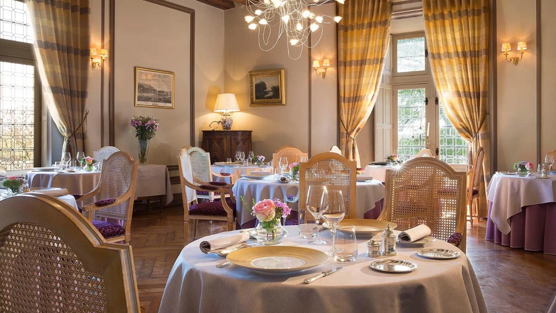 Dining area in Château de Noizay - ChâteauZen