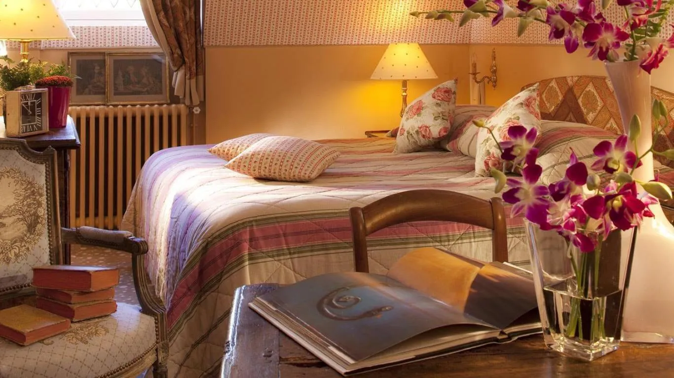 Bedroom, Bed in Château de Noizay - ChâteauZen