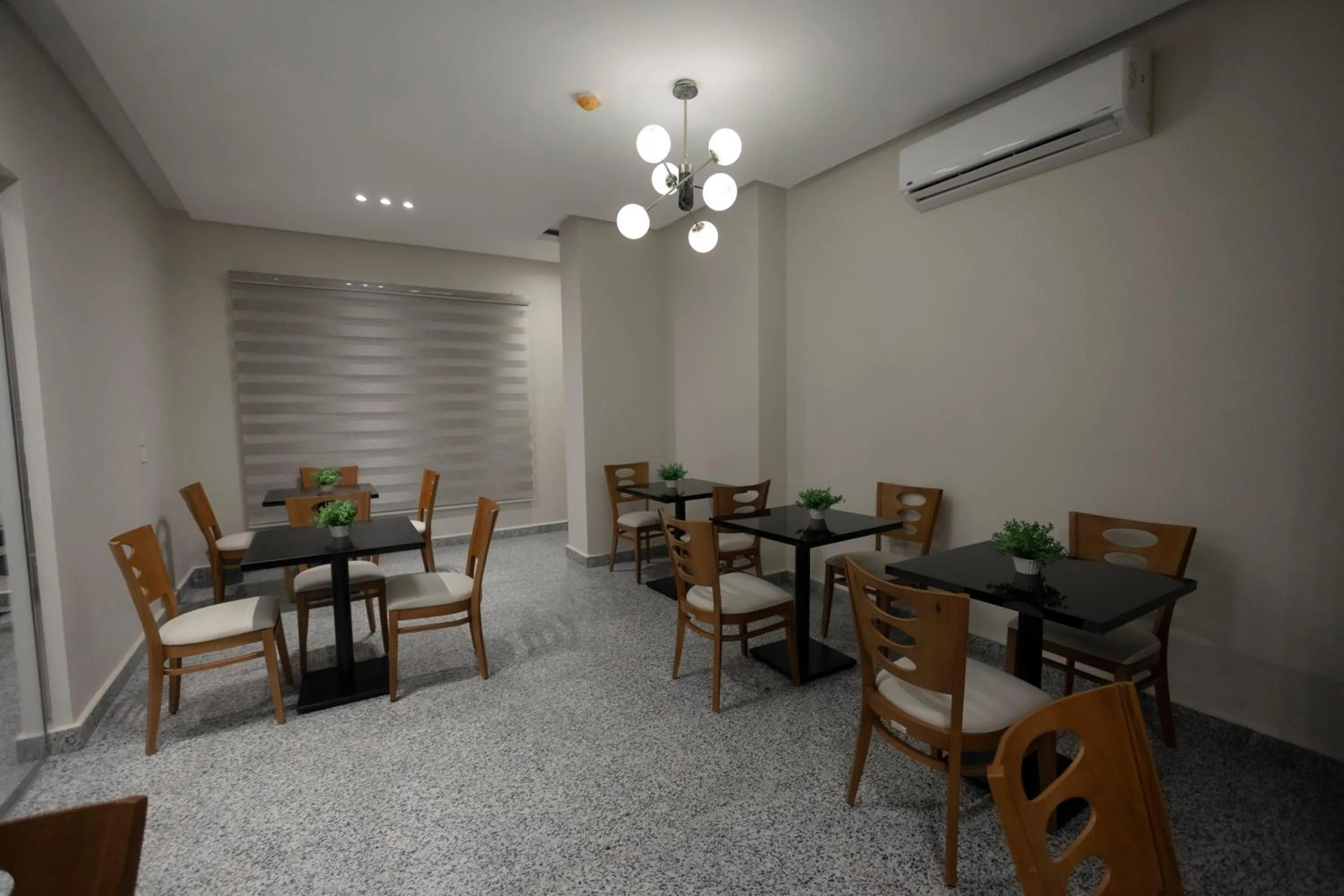 Restaurant/places to eat in Royal Inn Residence New Cairo