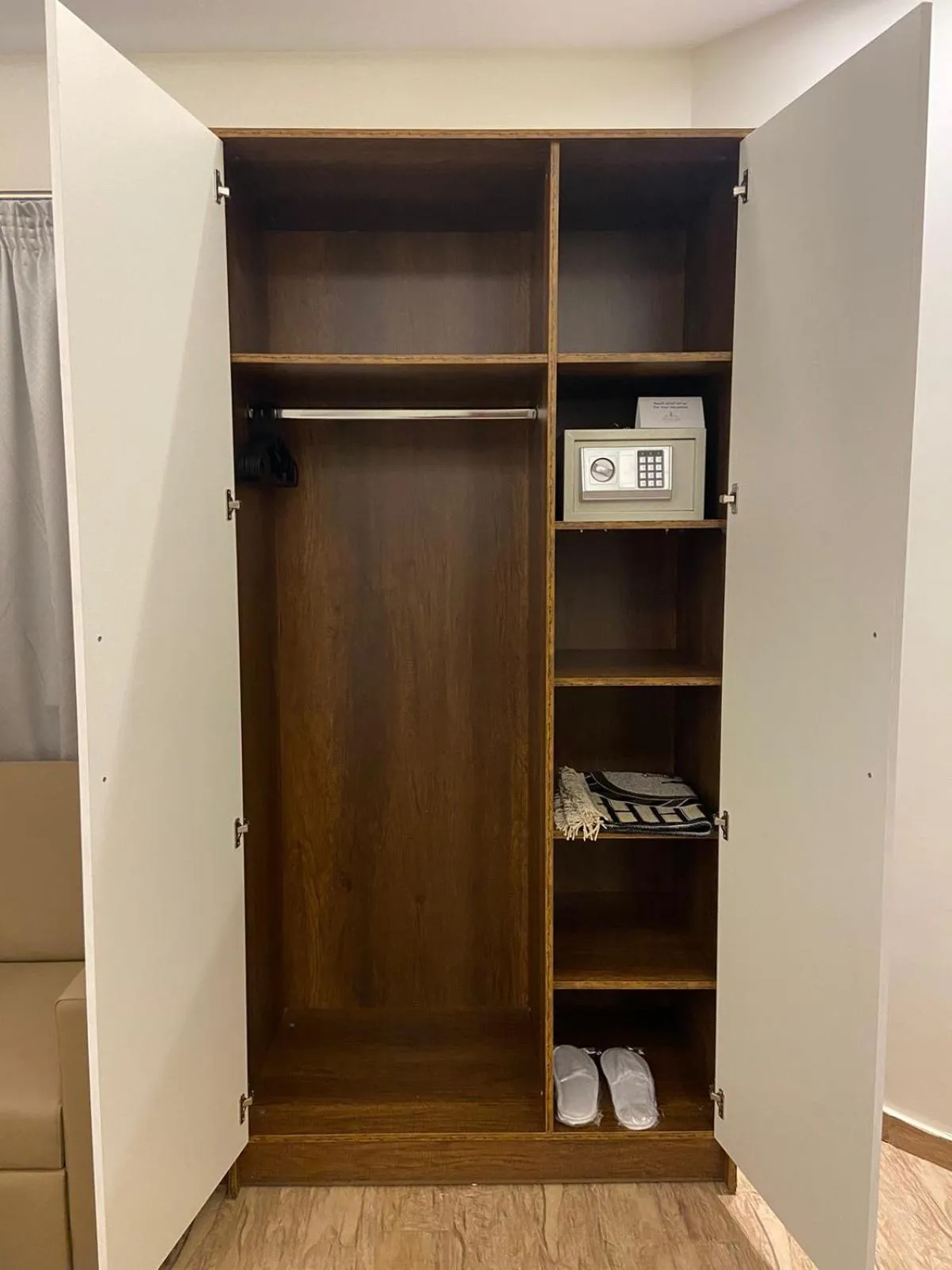 wardrobe in Royal Inn Residence New Cairo