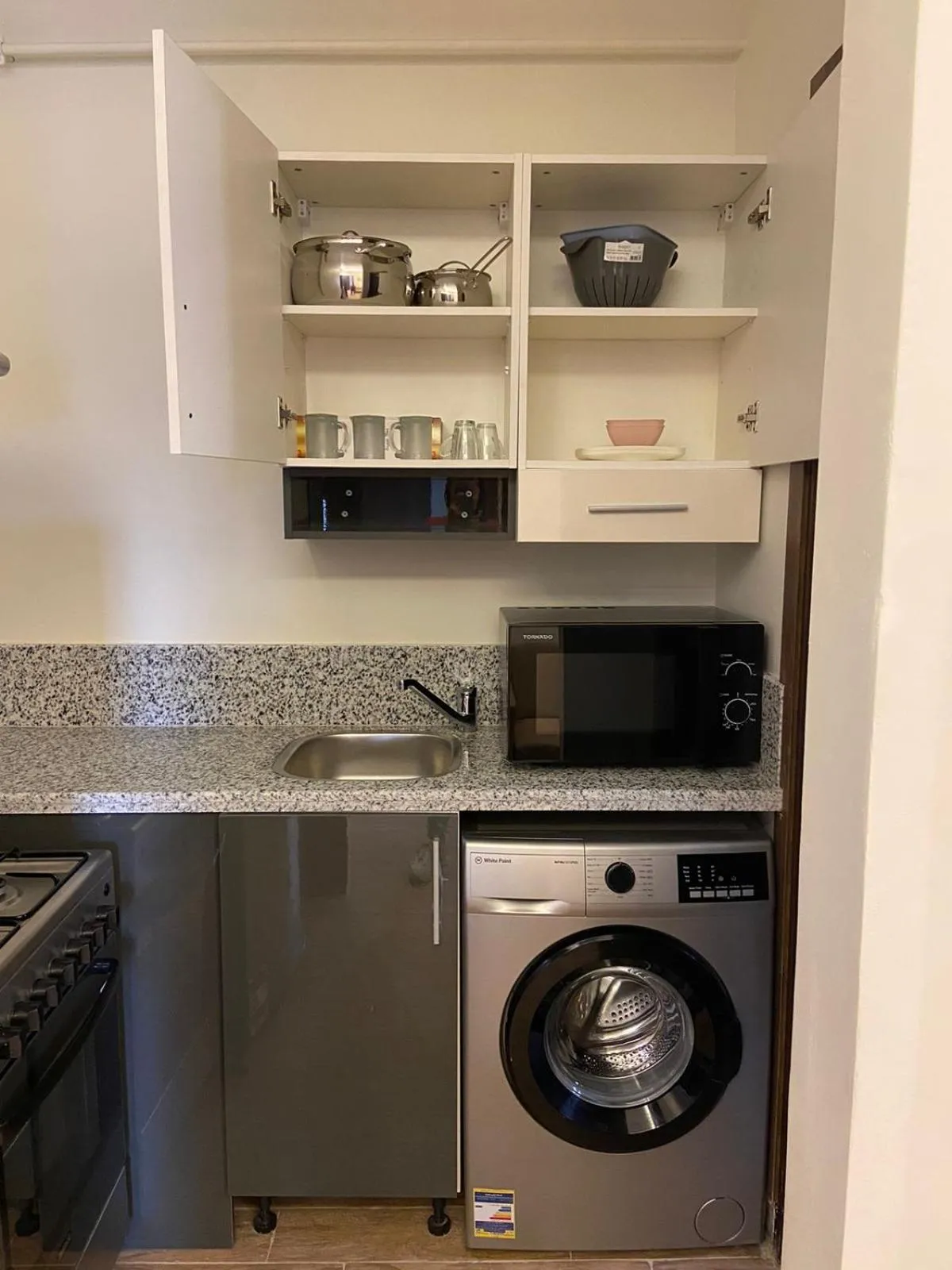 Kitchen or kitchenette in Royal Inn Residence New Cairo