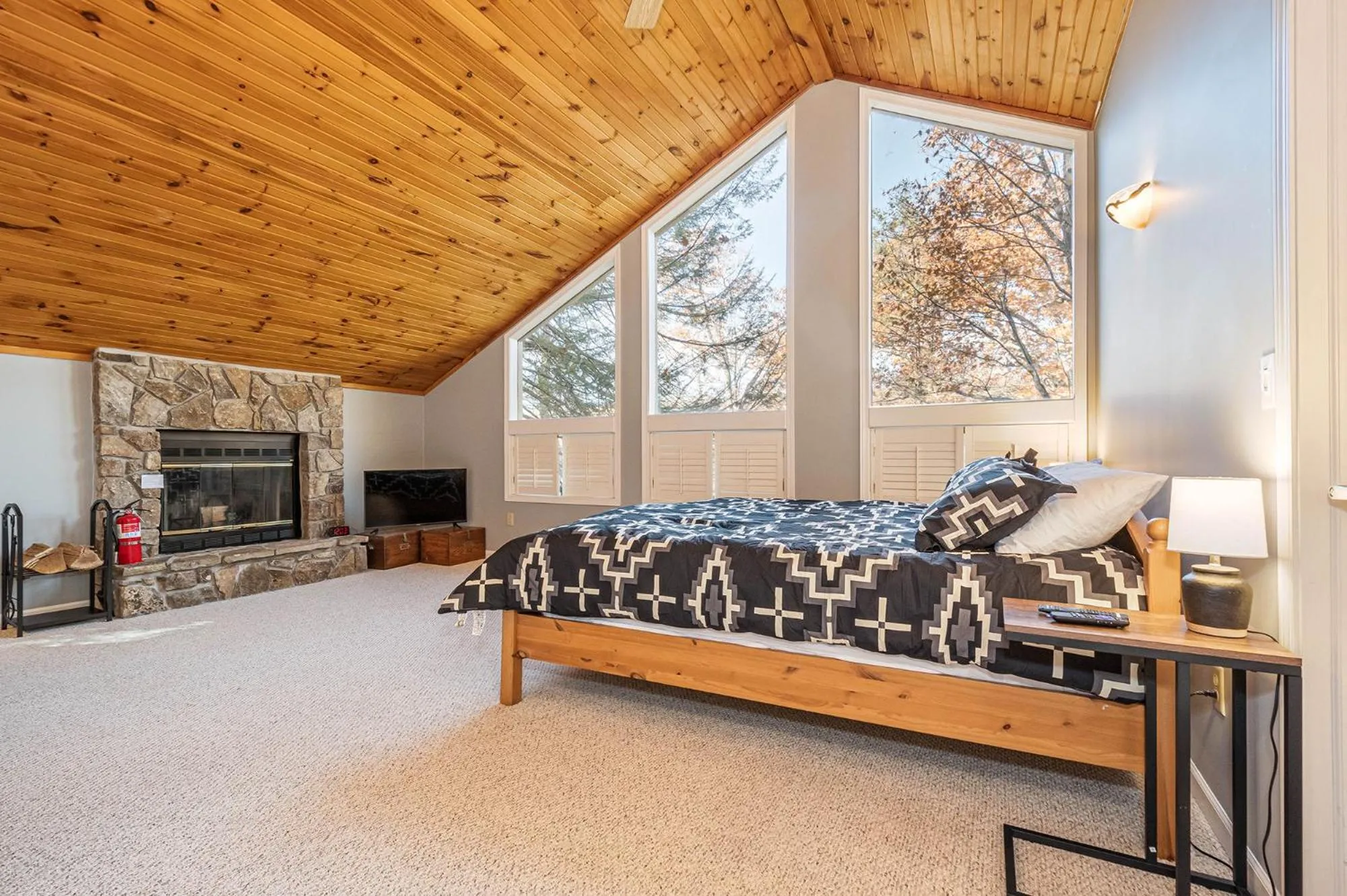 Property building, Bed in Cedars on the Rocks