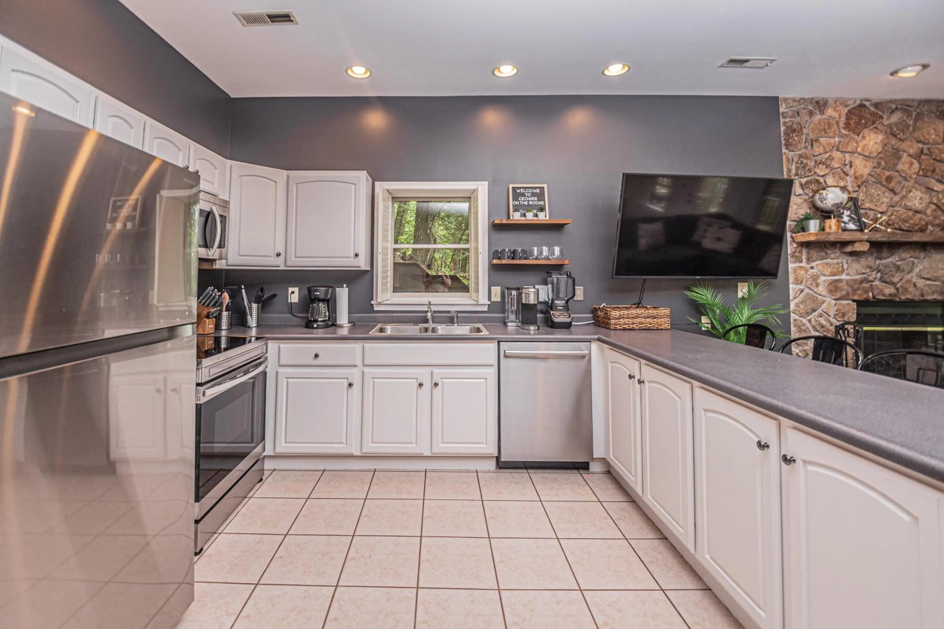 Property building in Cedars on the Rocks