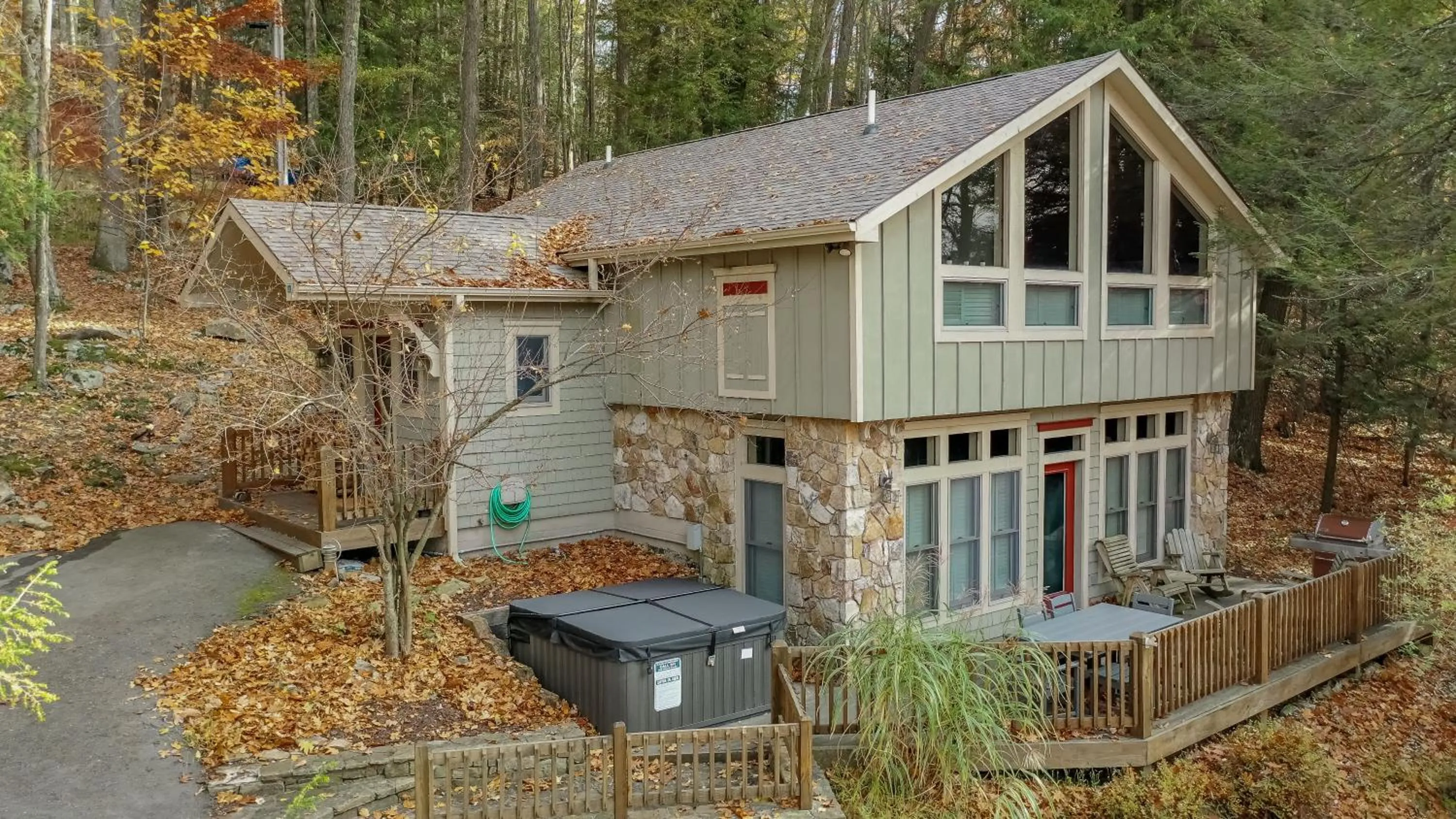 Property building in Cedars on the Rocks
