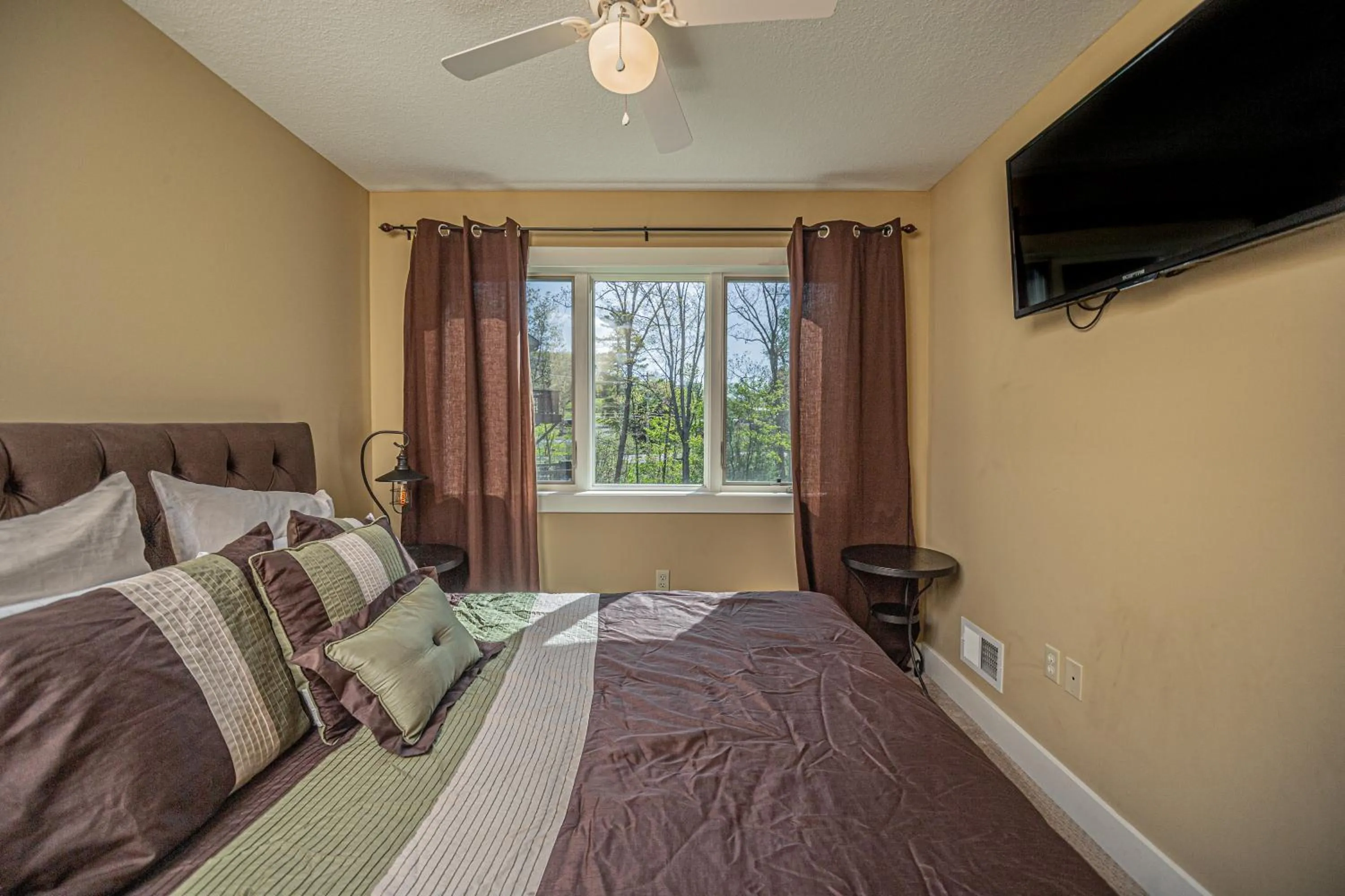 Property building, Bed in Live a Little