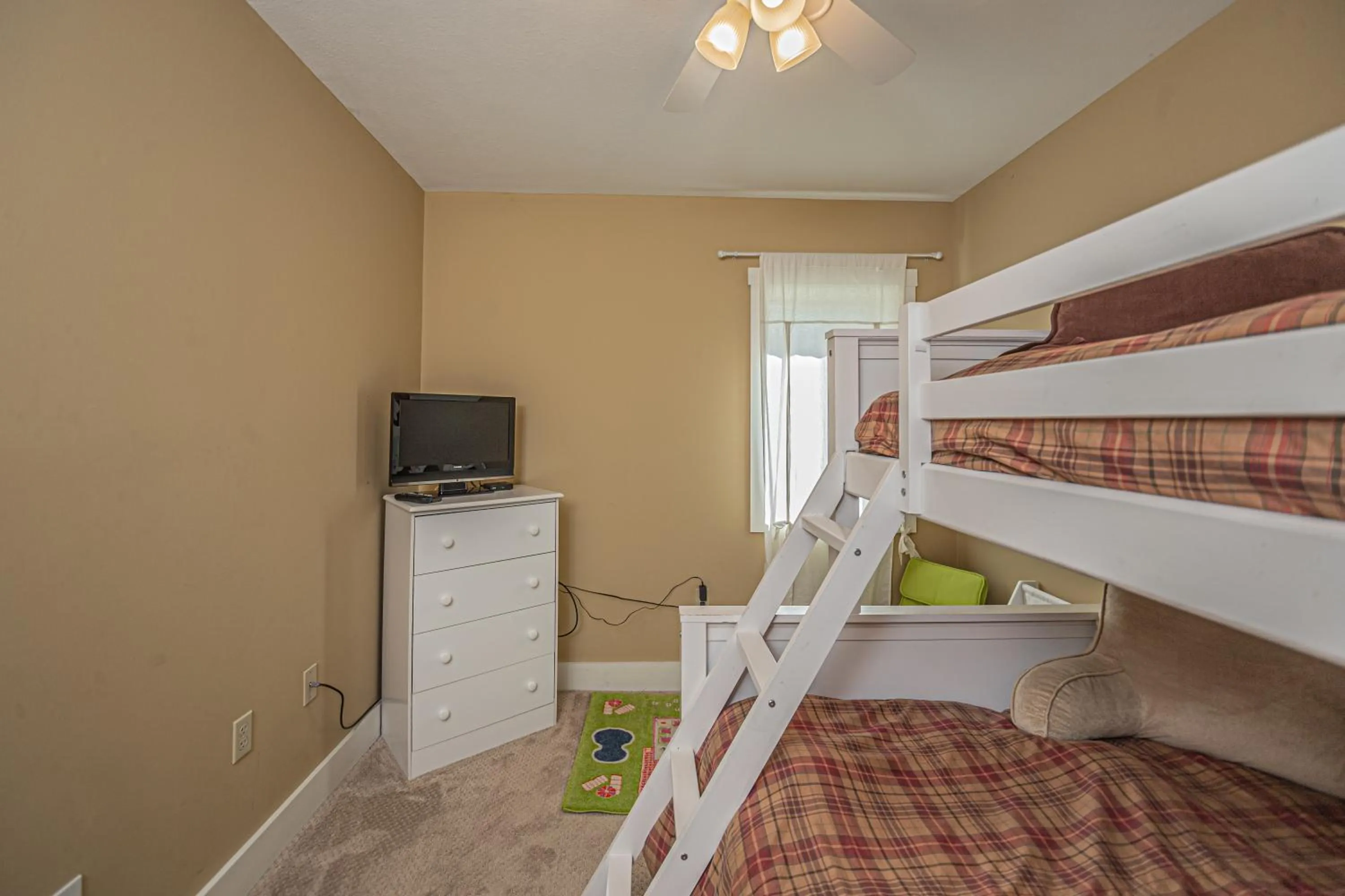 Property building, Bed in Live a Little