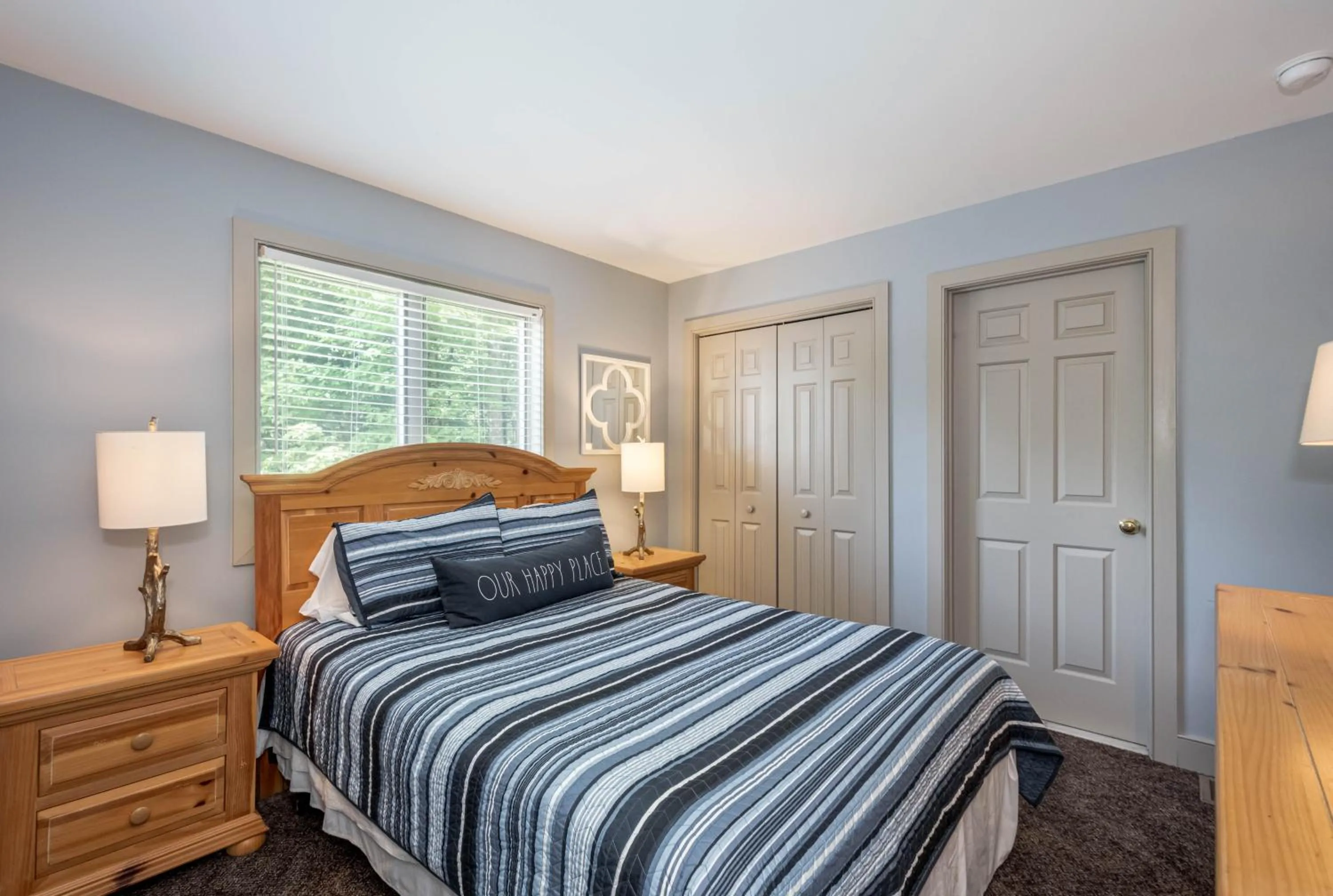 Property building, Bed in Main Street Retreat