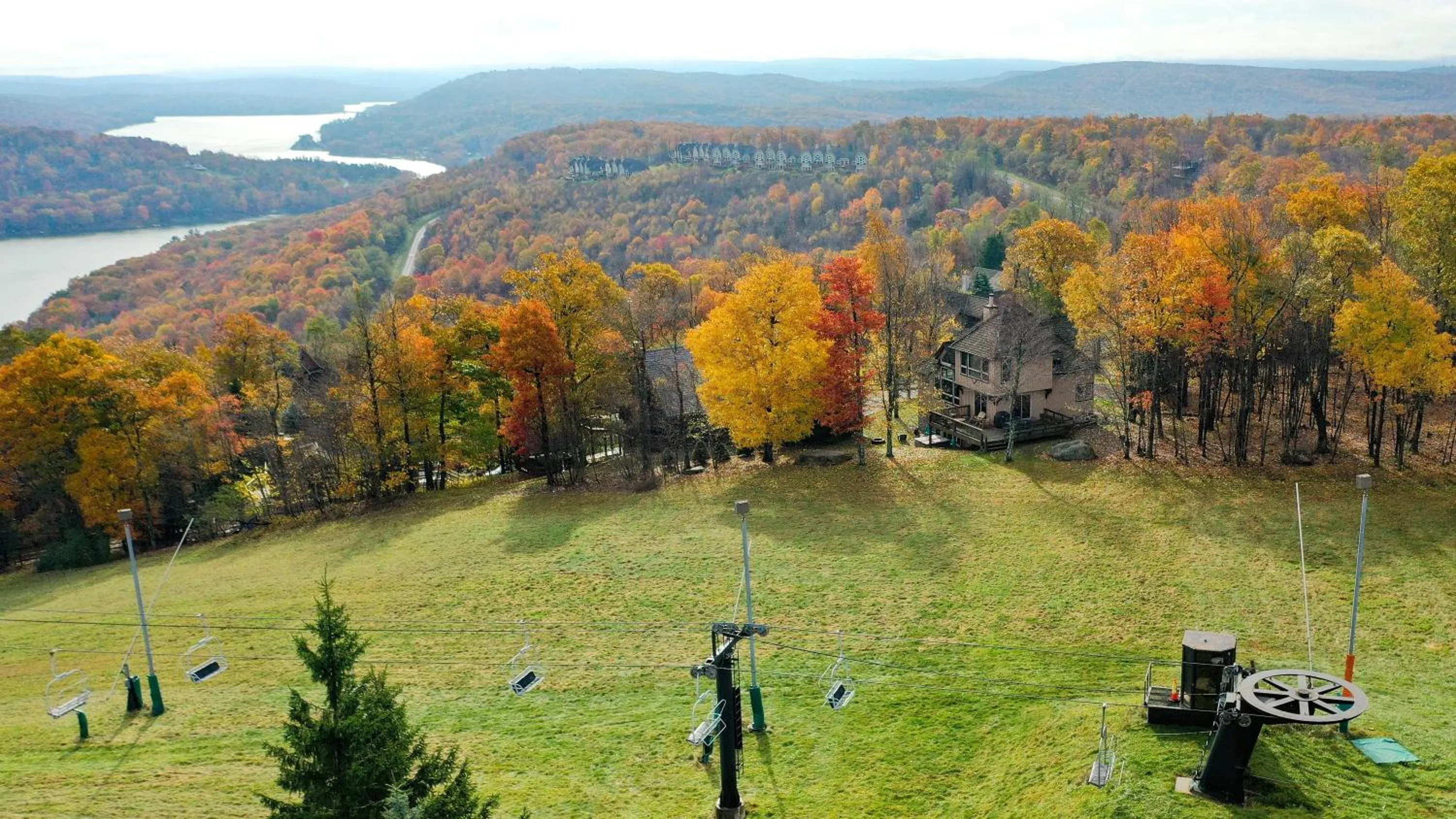 Property building in Main Street Retreat