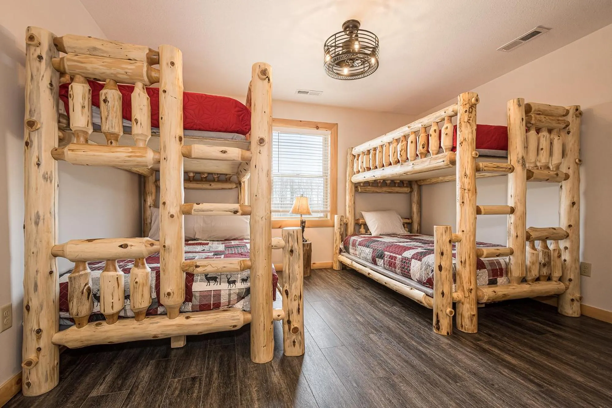 Bed in Mountain Crest Lodge