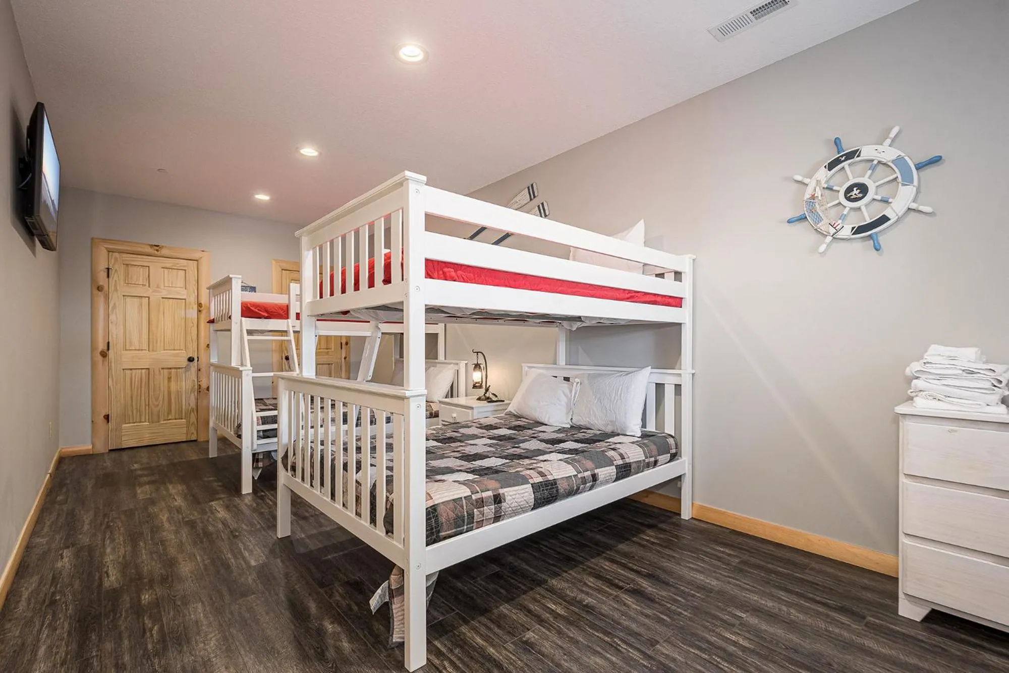 Bed in Mountain Crest Lodge