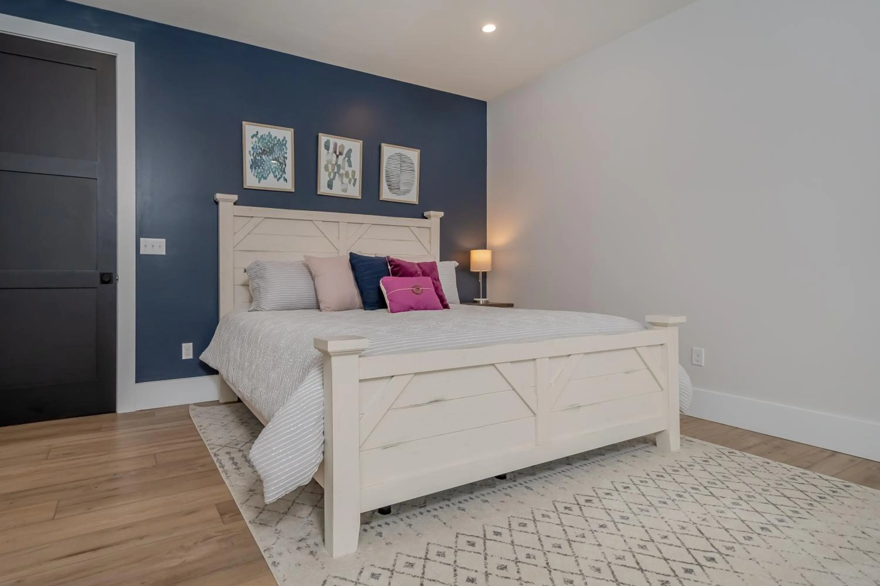 Property building, Bed in No Black Tie Affair