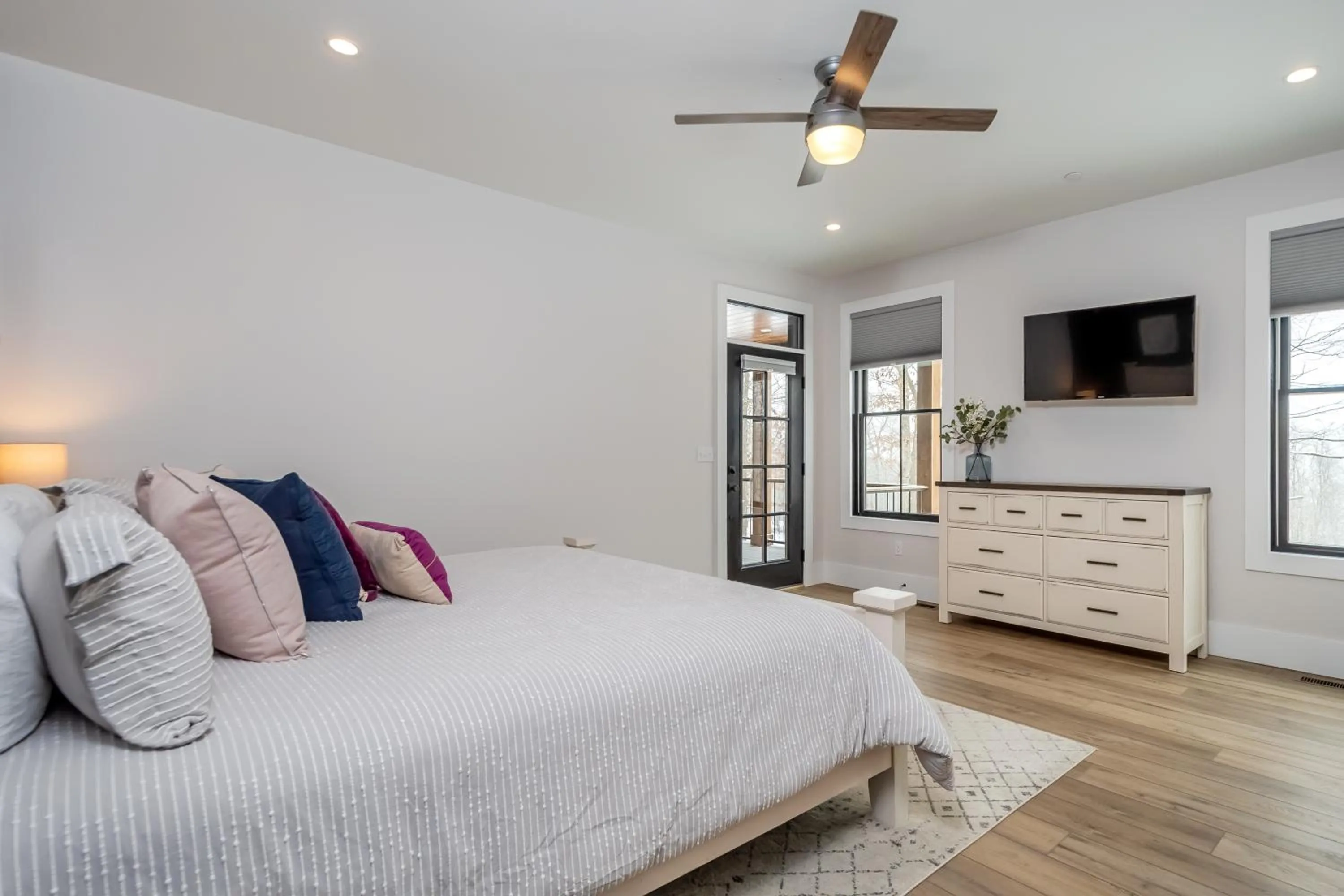 Property building, Bed in No Black Tie Affair