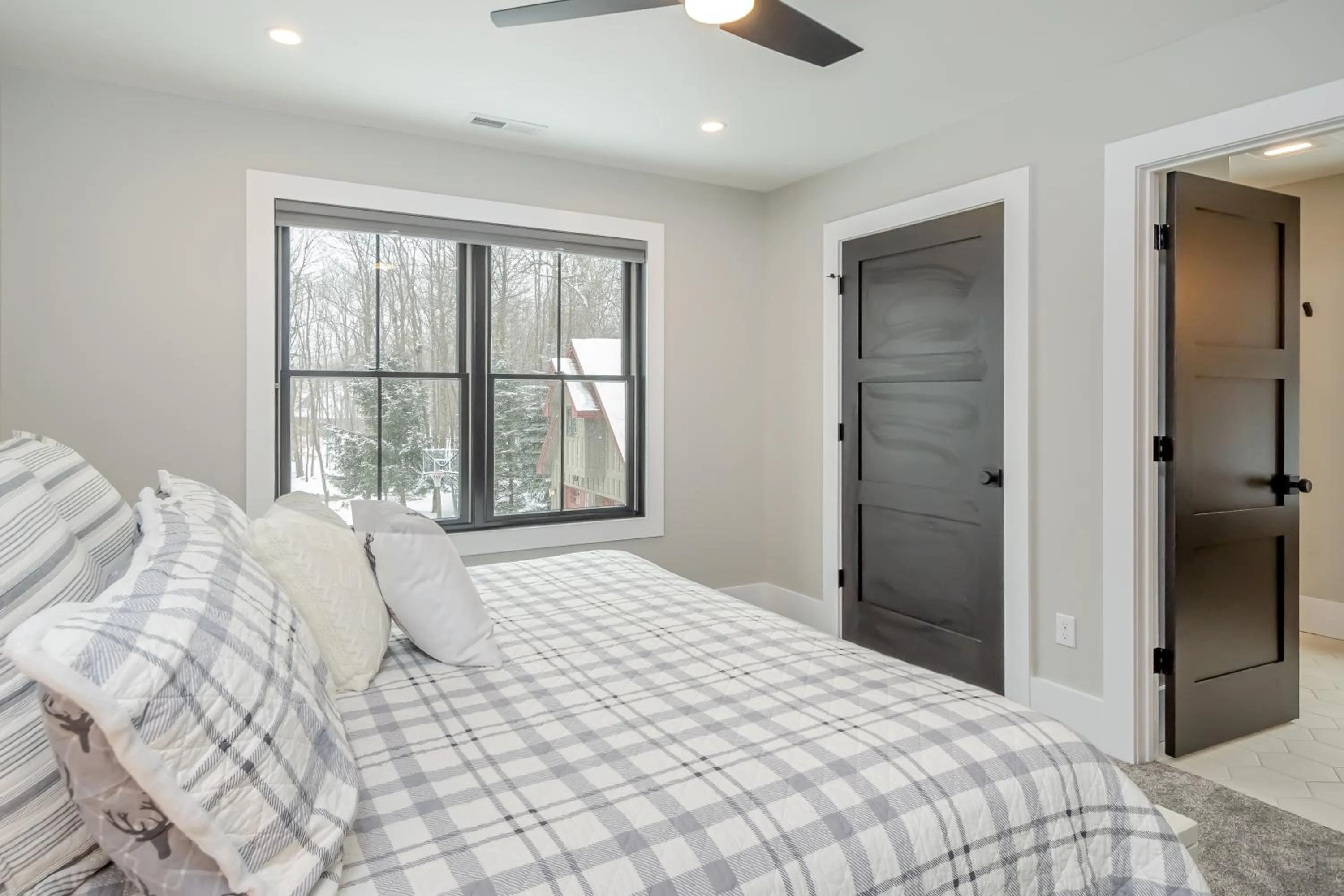 Property building, Bed in No Black Tie Affair