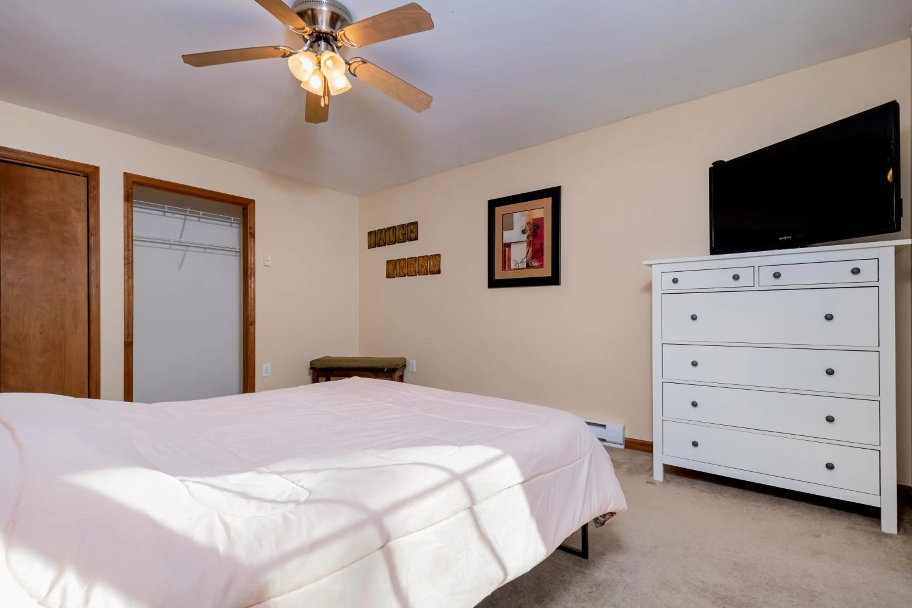 Bed in Serenity Chalet