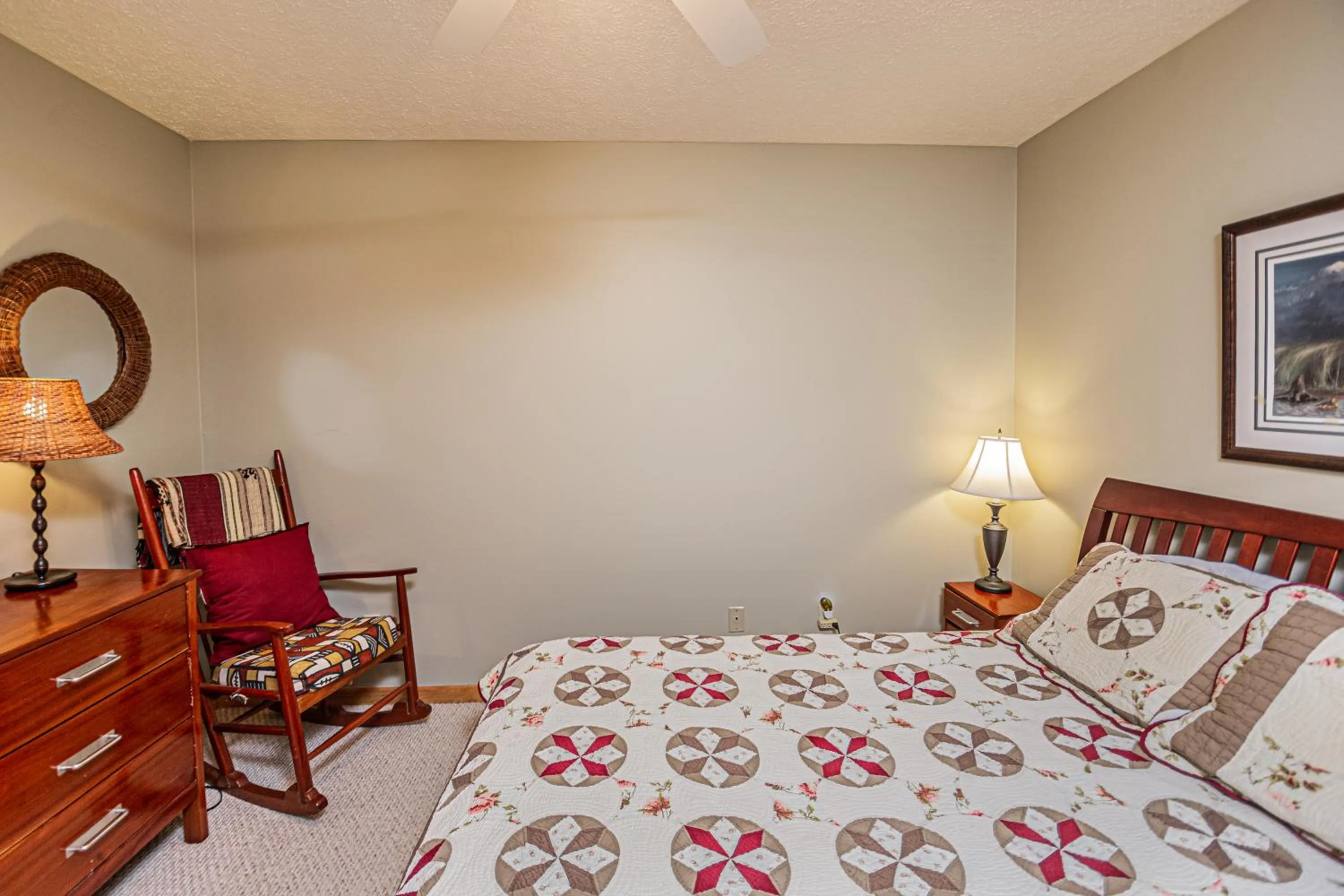 Property building, Bed in Tarenga House