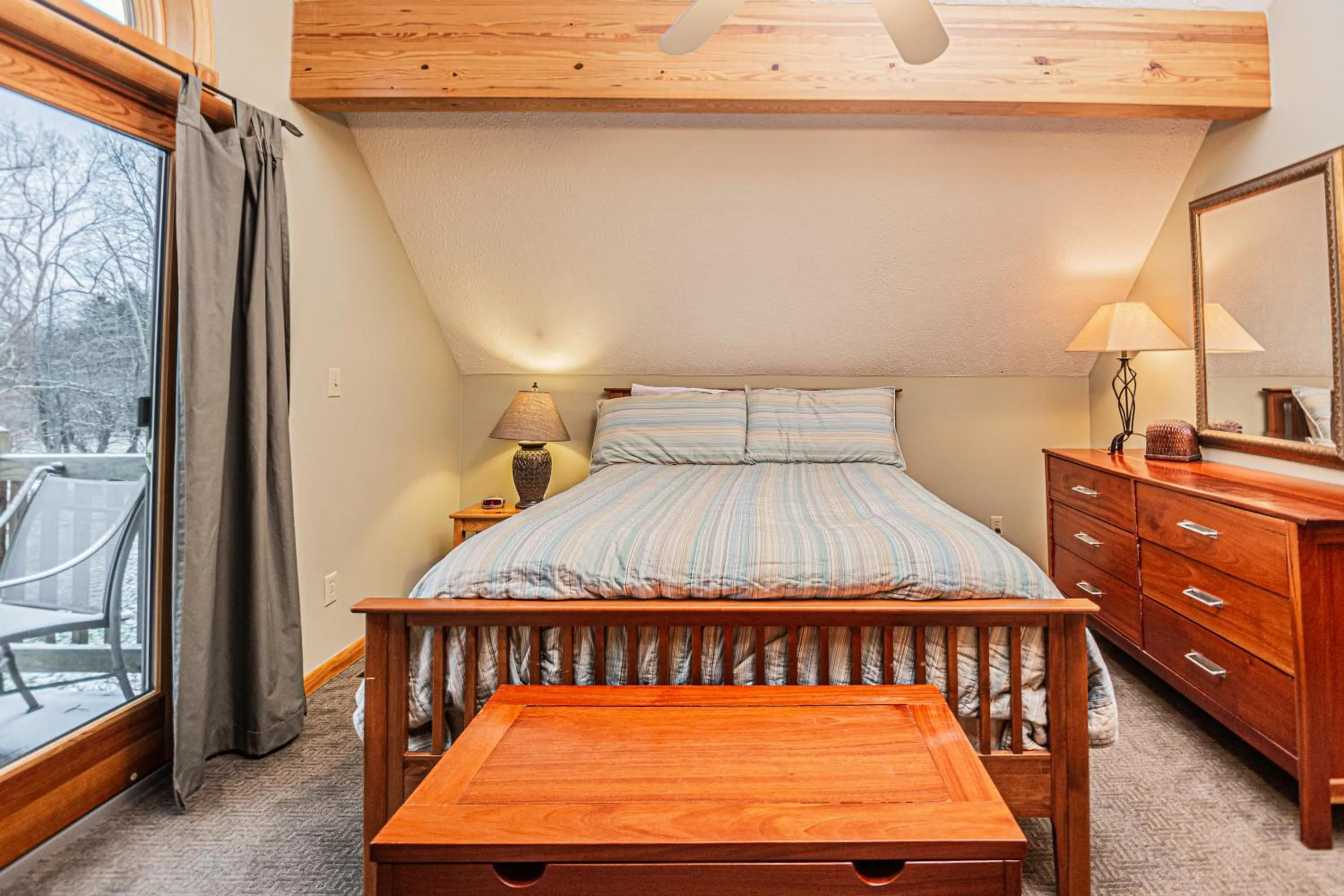 Property building, Bed in Tarenga House