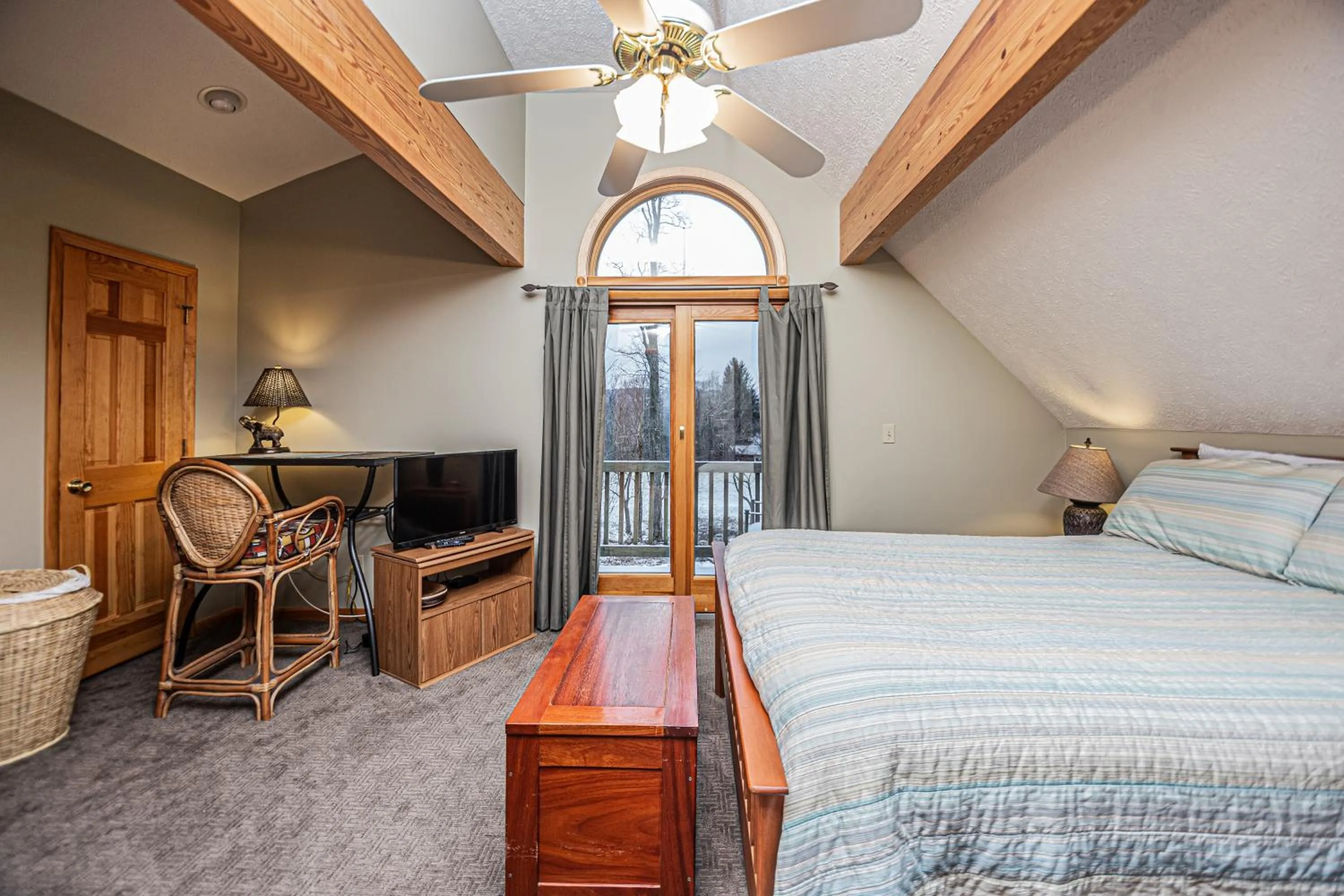 Property building, Bed in Tarenga House