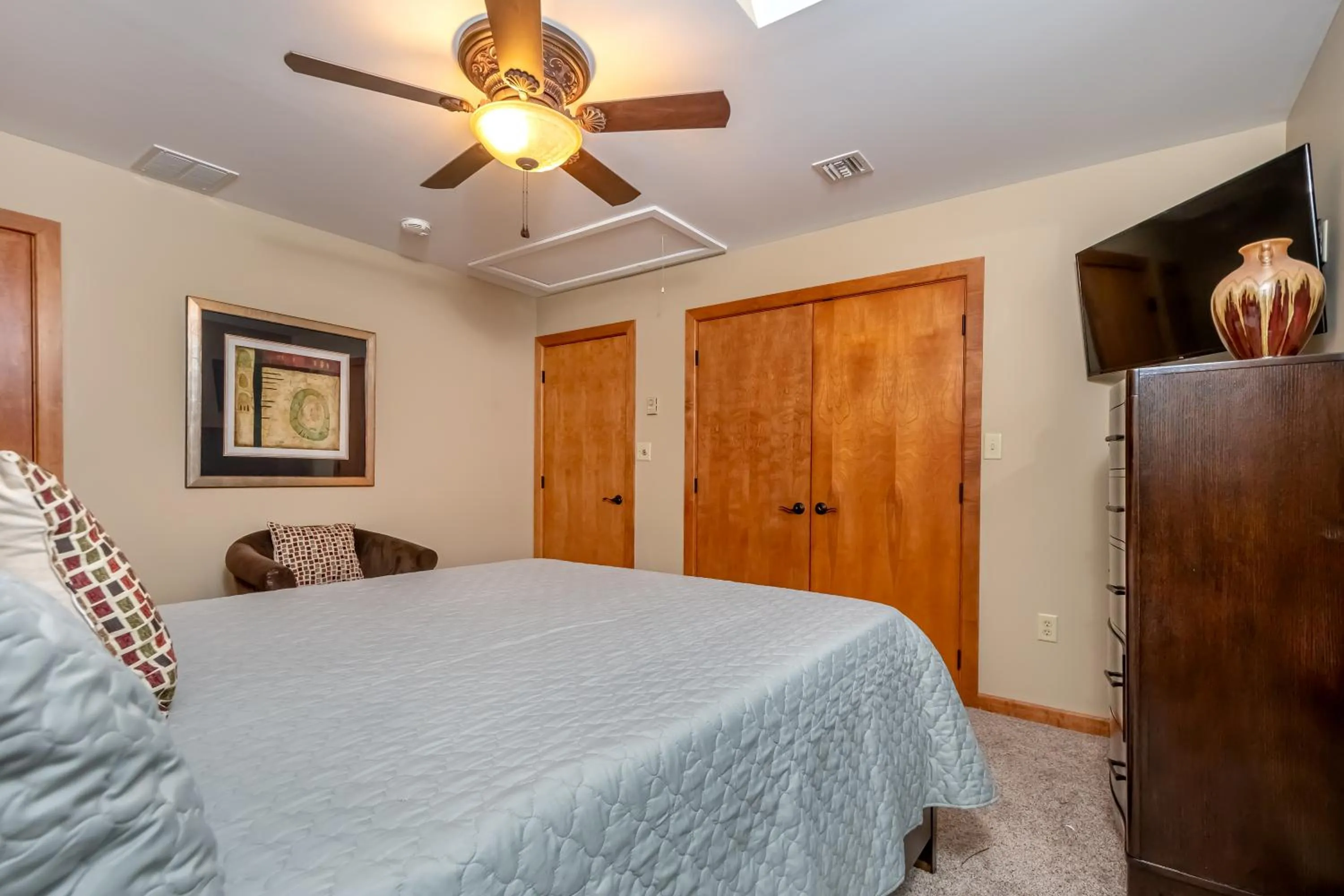 Property building, Bed in Valhalla