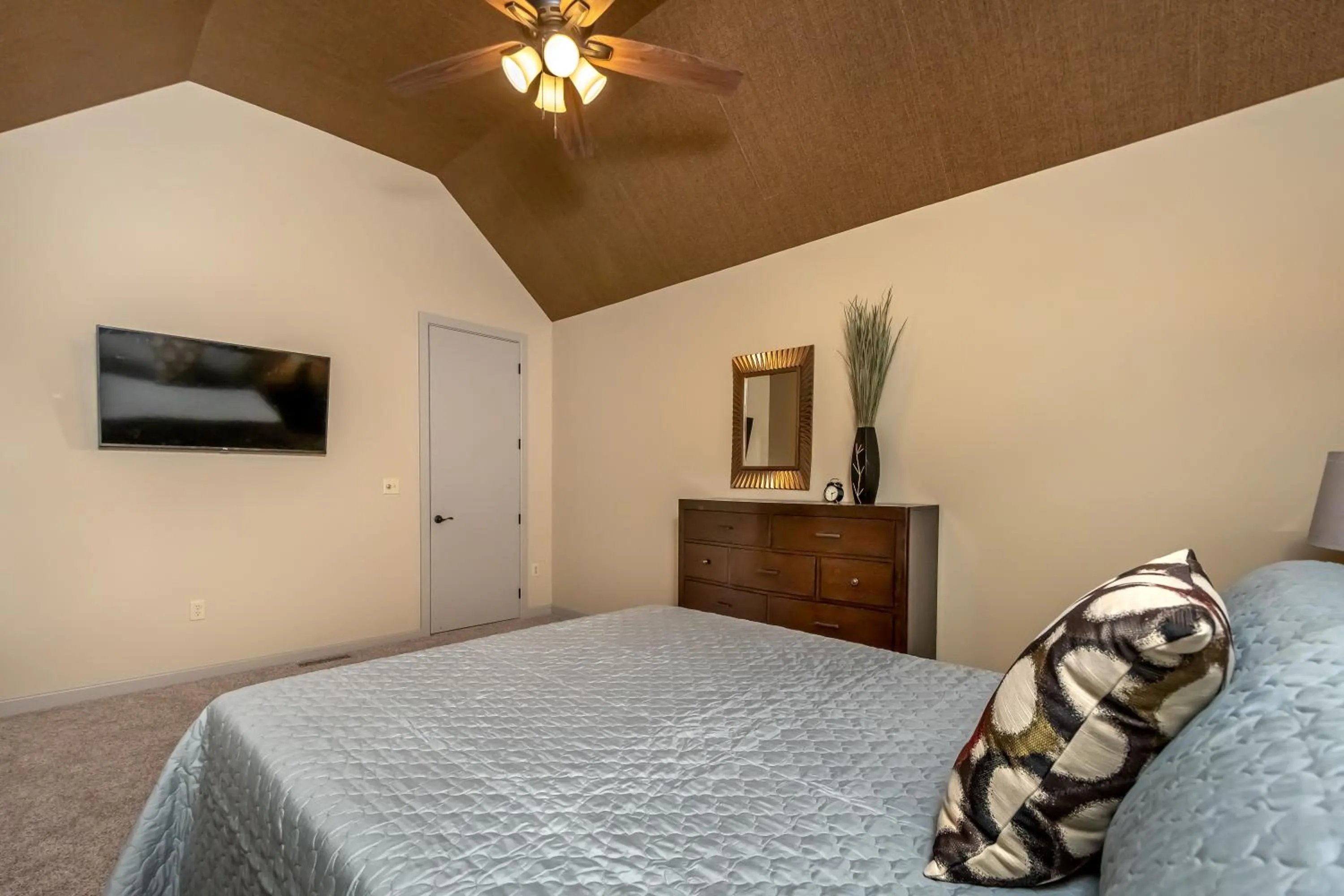 Property building, Bed in Valhalla