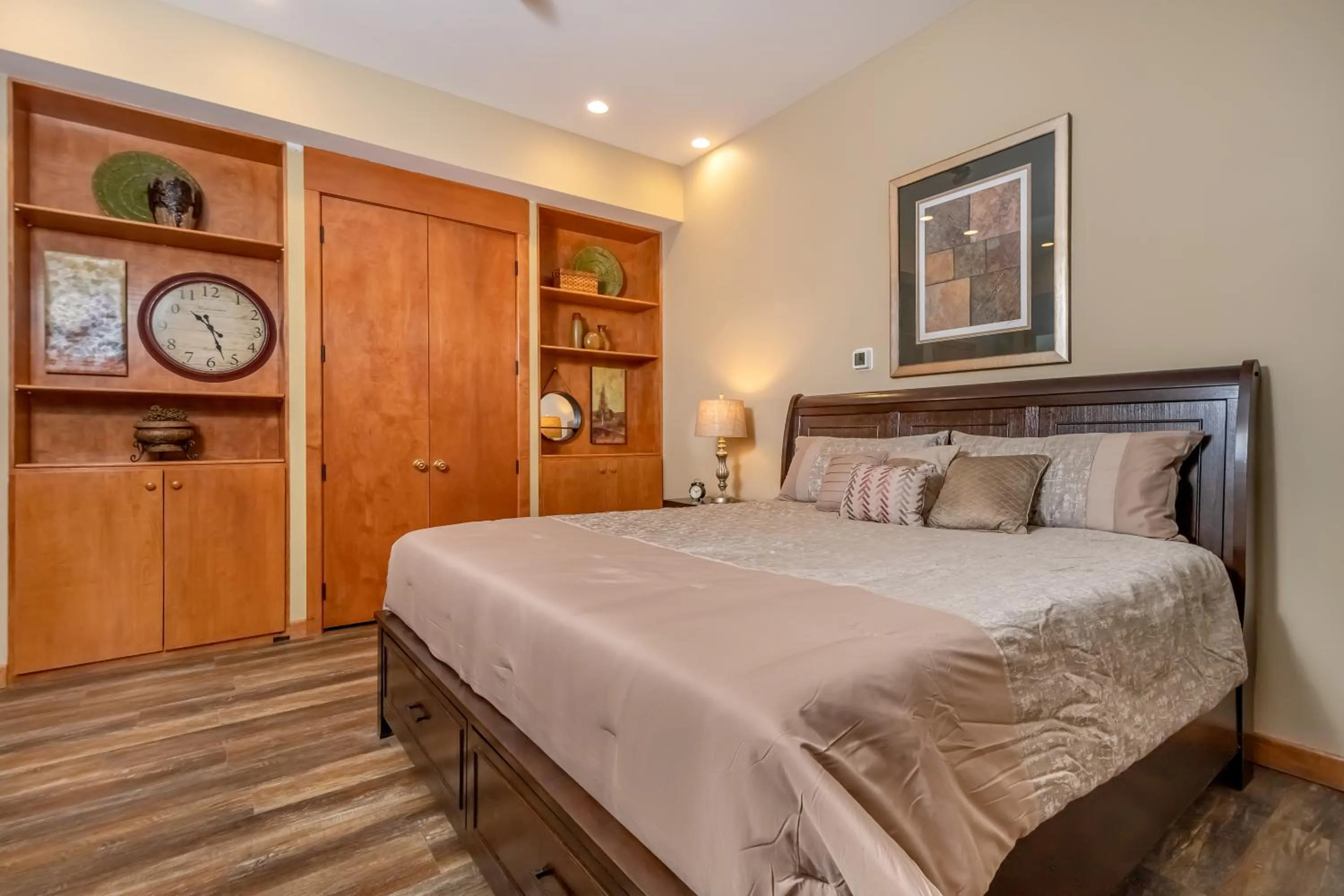 Property building, Bed in Valhalla