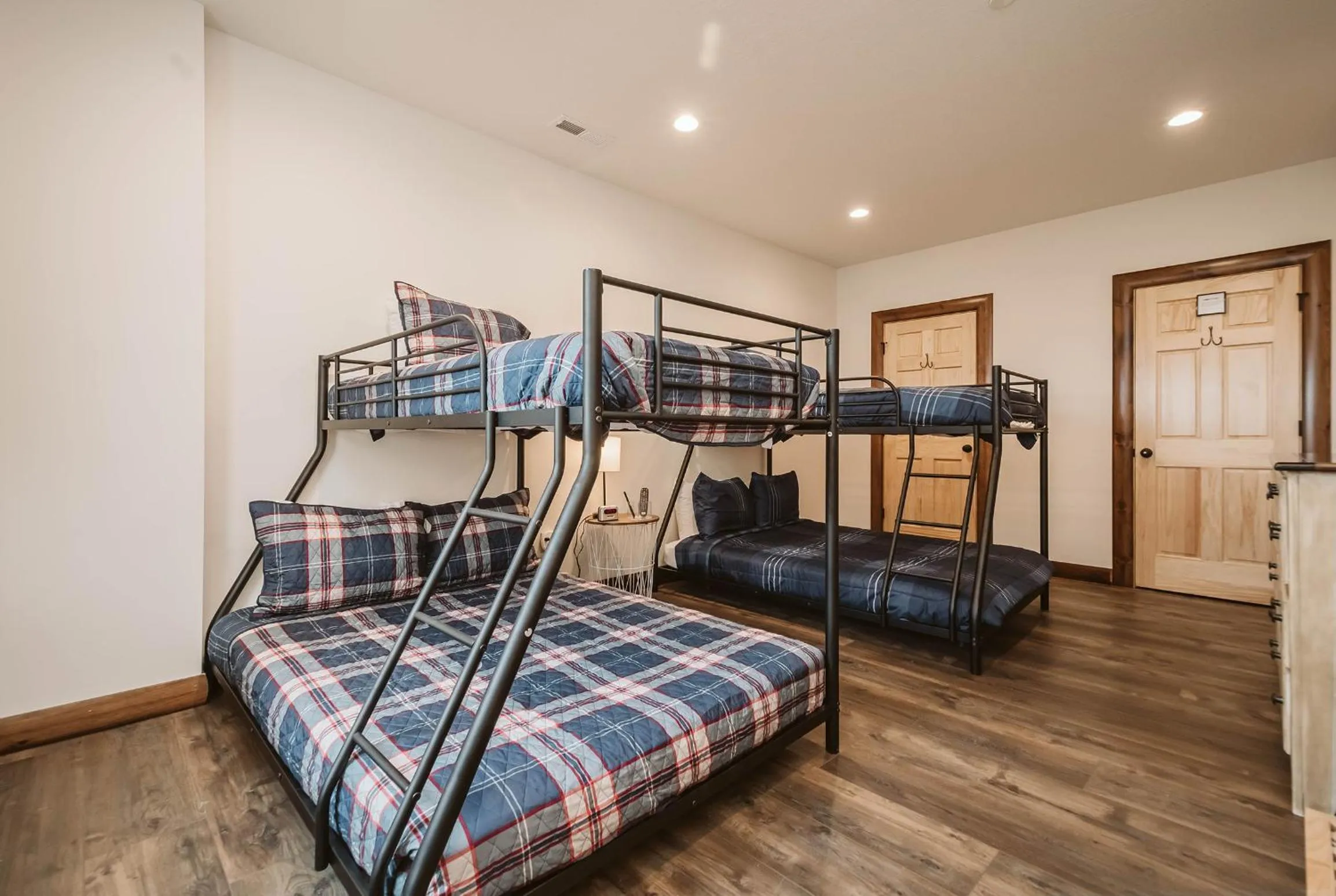 Property building, Bed in Water & Mountain Retreat