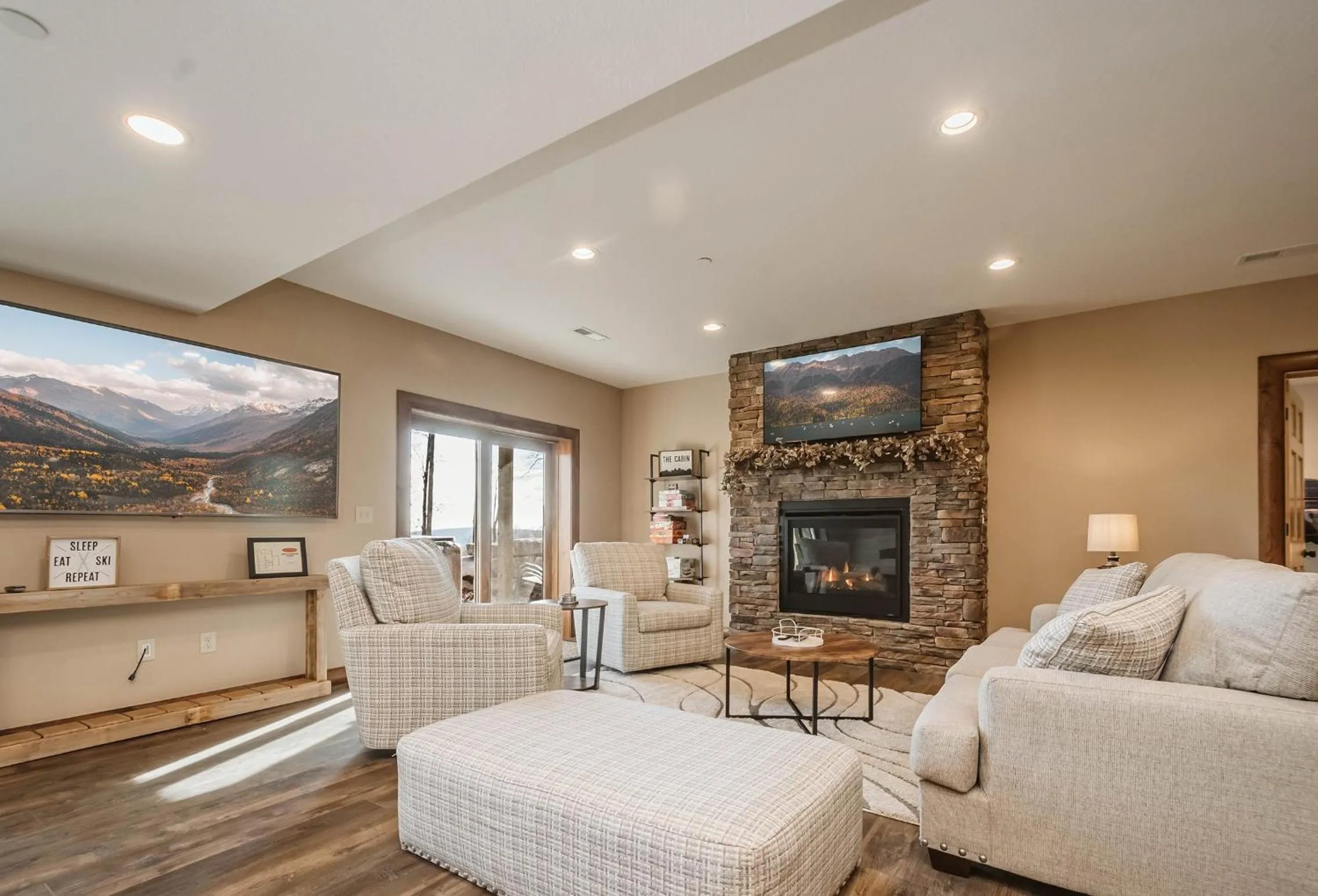 Property building in Water & Mountain Retreat