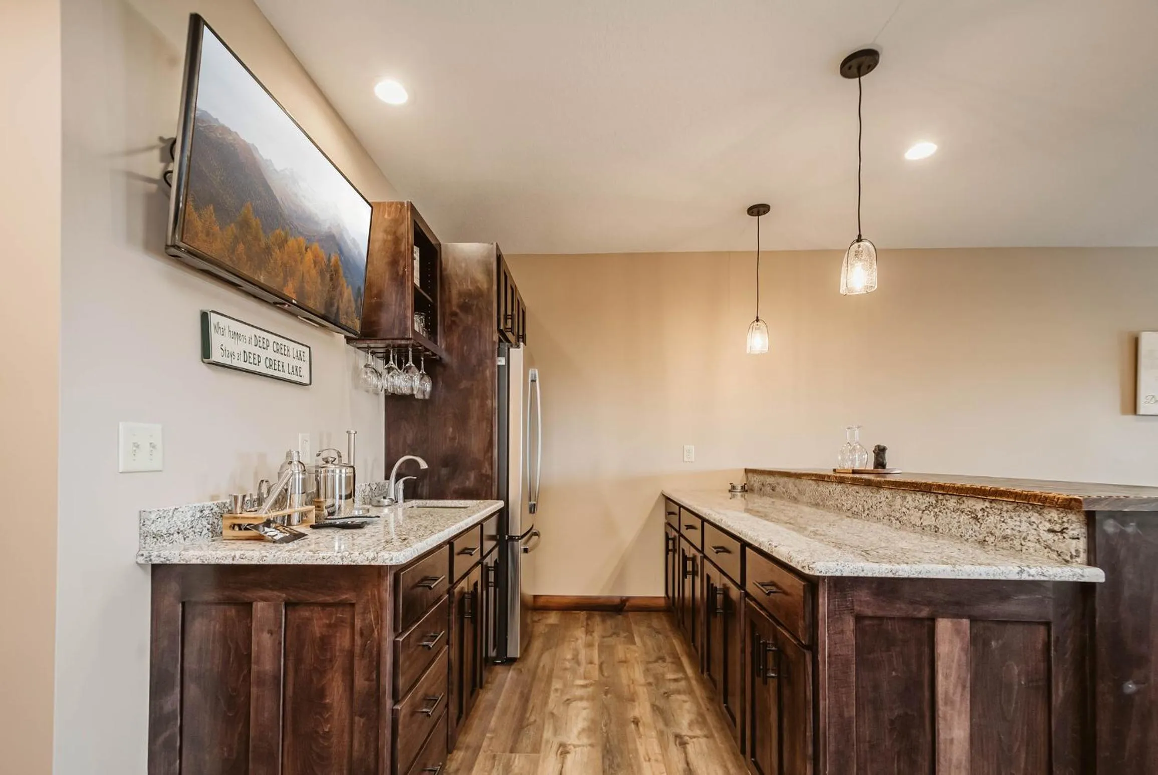 Property building in Water & Mountain Retreat