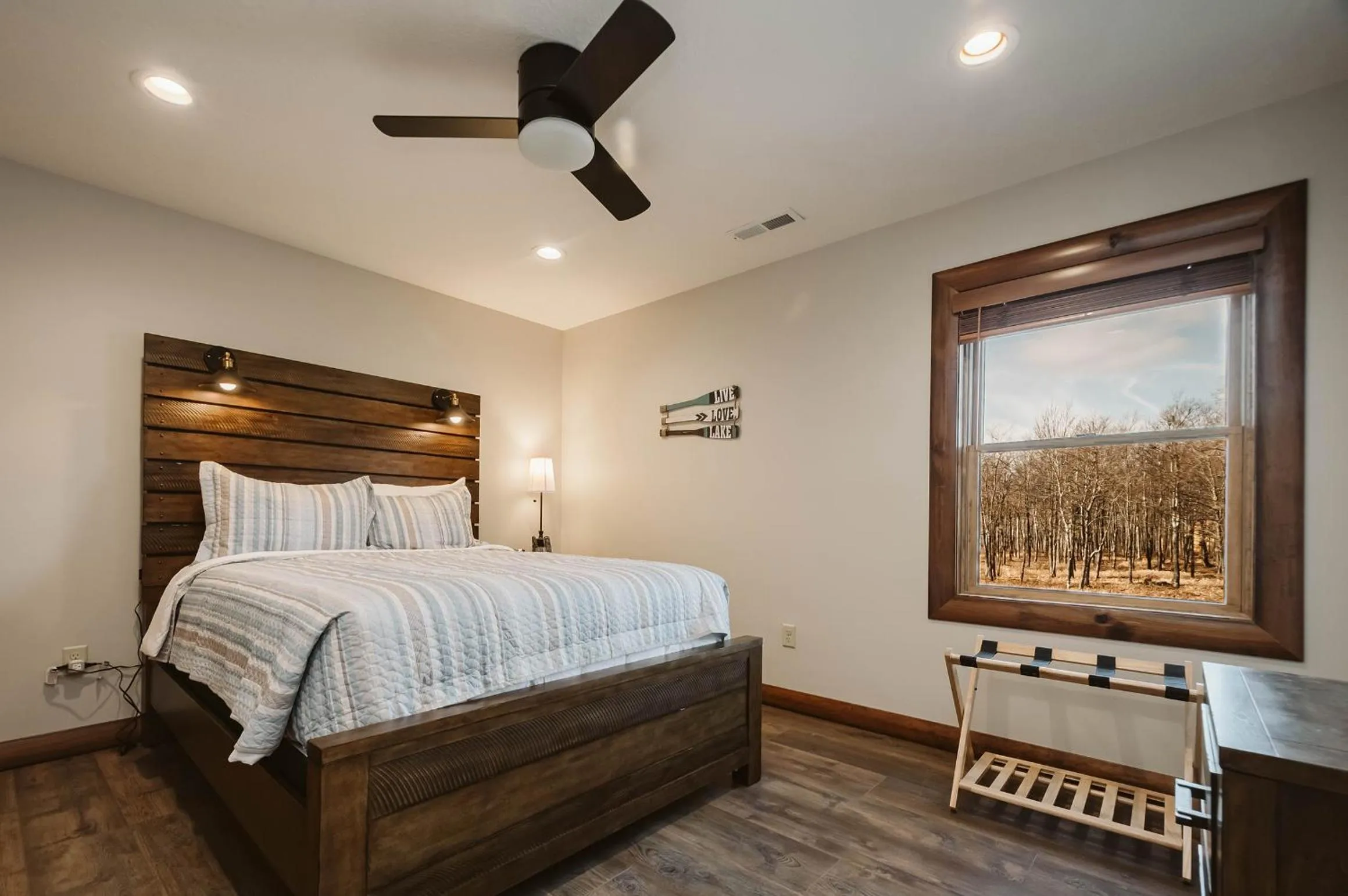 Property building, Bed in Water & Mountain Retreat