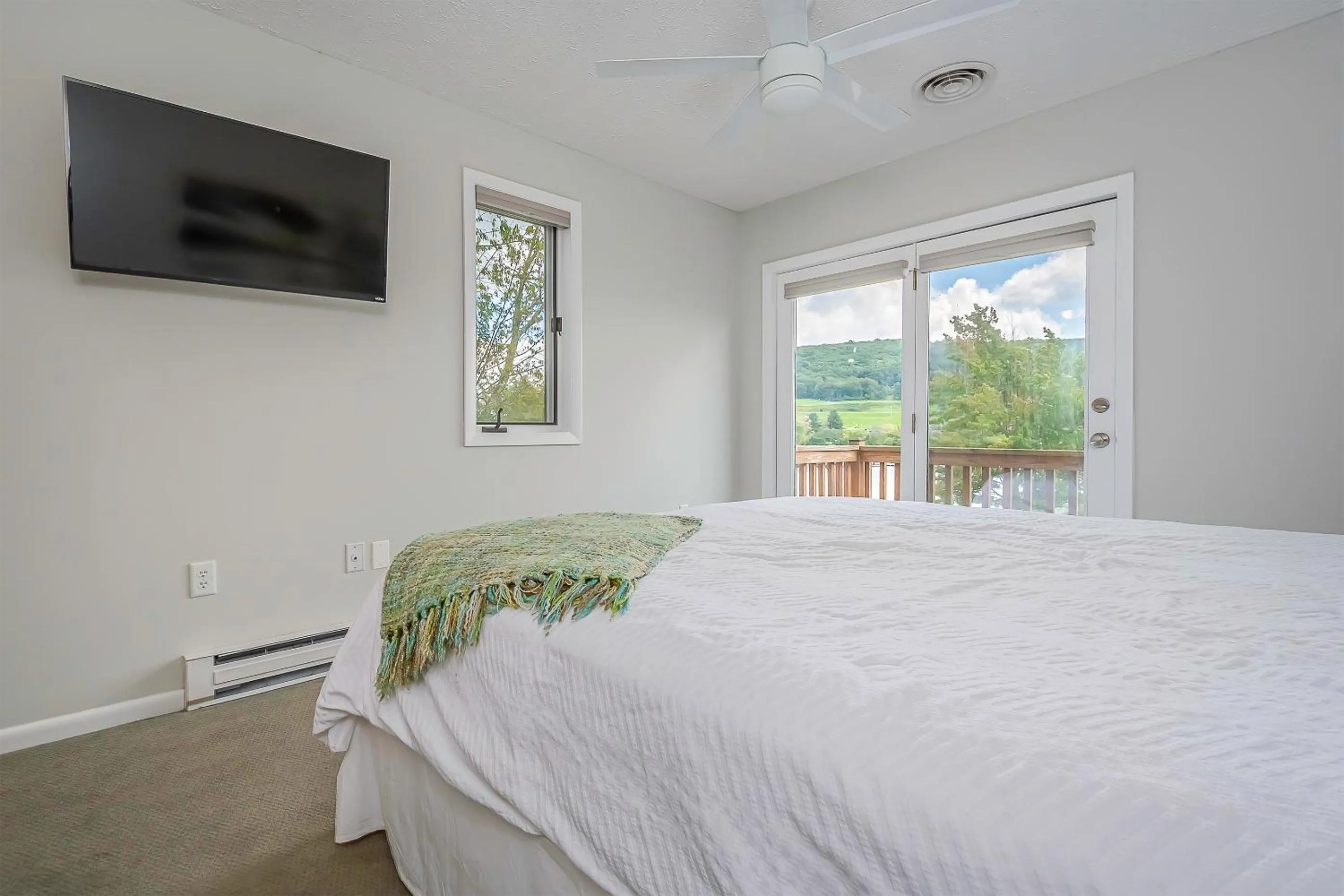 Property building, Bed in Ski Harbor 11