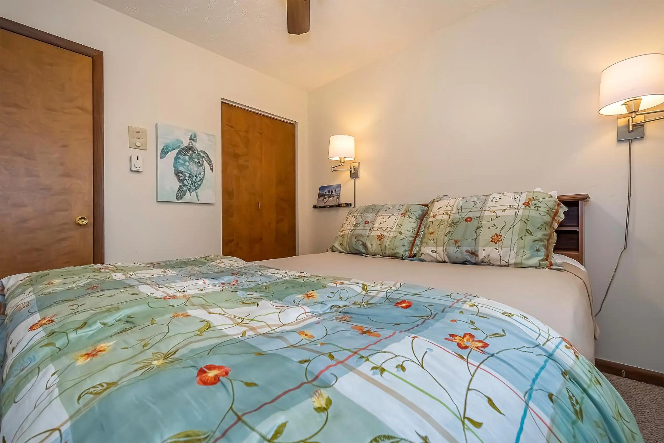 Property building, Bed in Ski Harbor 19