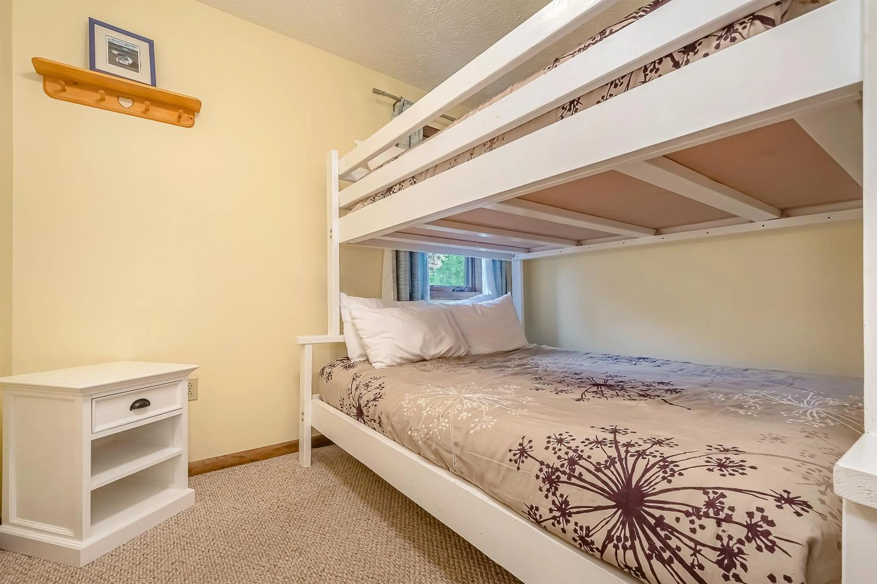 Property building, Bed in Ski Harbor 19