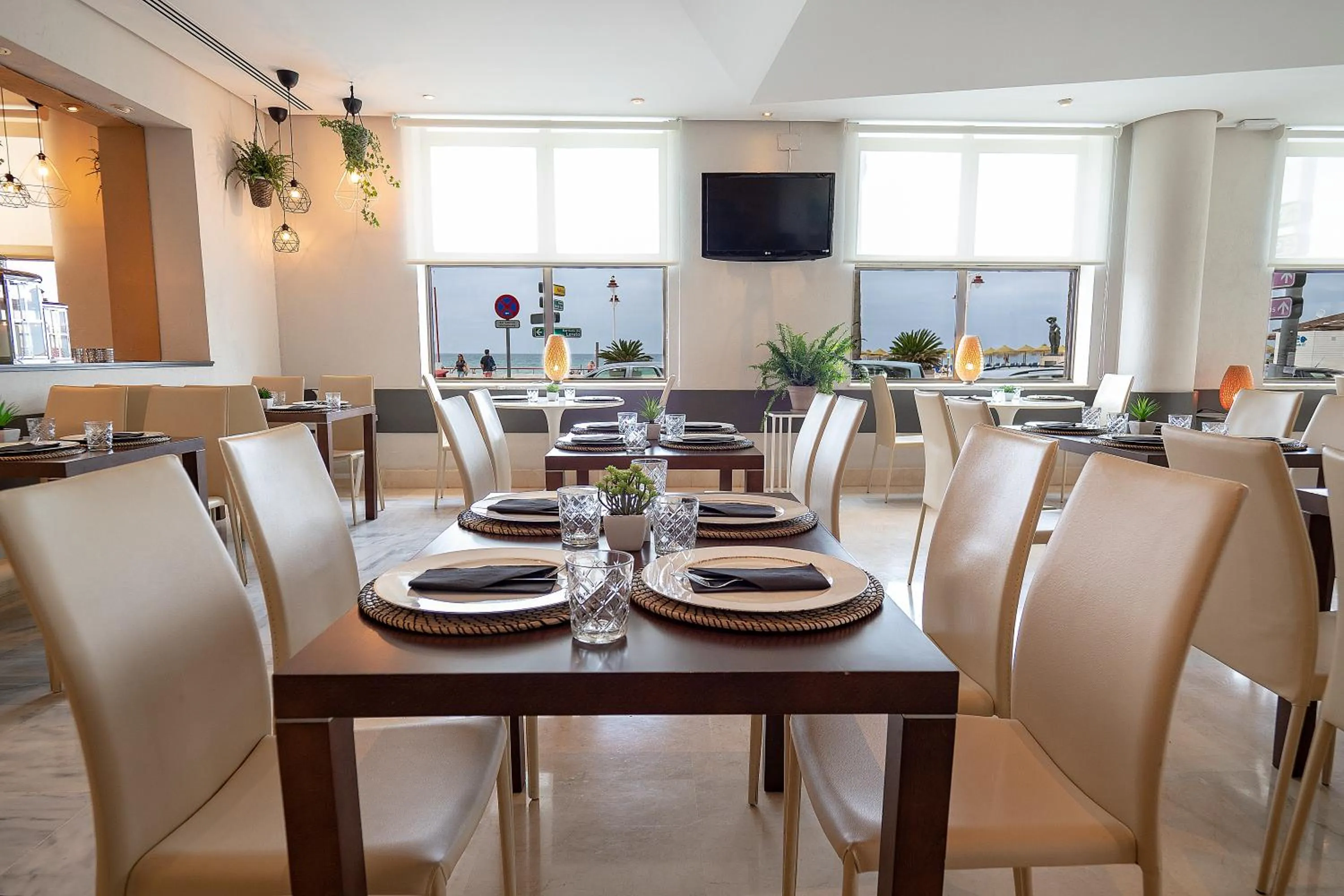 Restaurant/places to eat in Hotel Cádiz Paseo del Mar, Affiliated by Meliá