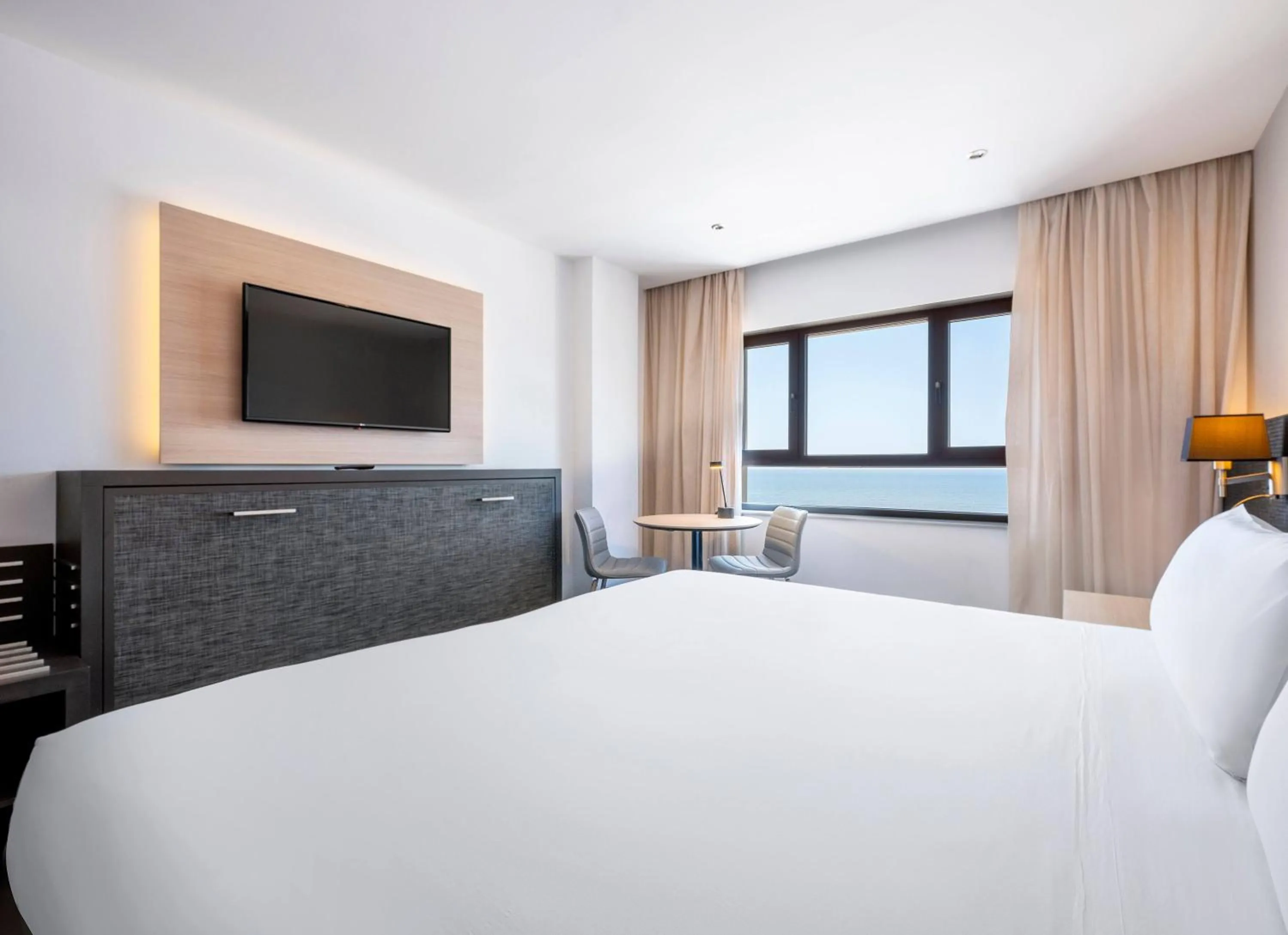 Bed in Hotel Cádiz Paseo del Mar Affiliated by Meliá