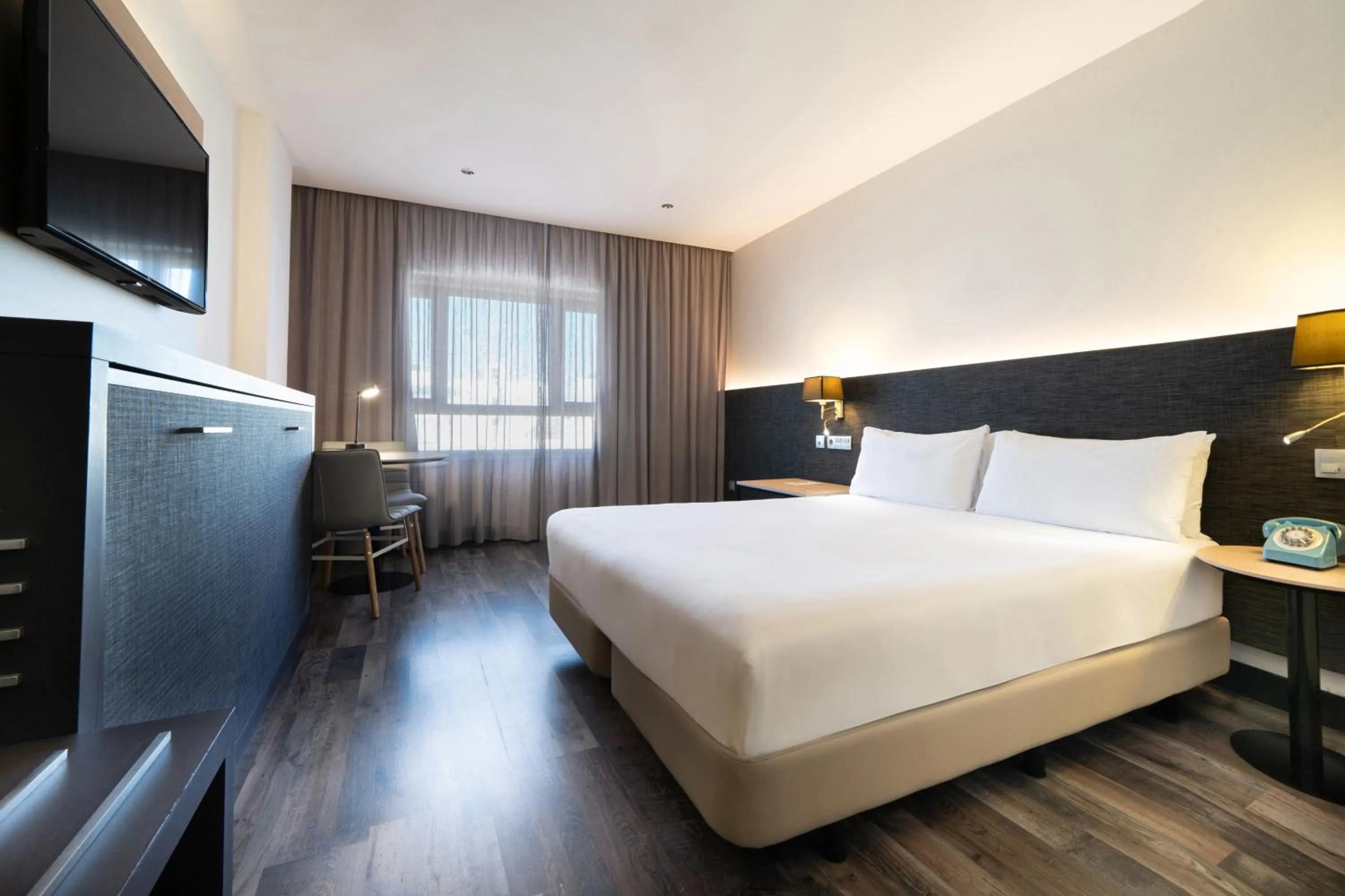 Bed in Hotel Cádiz Paseo del Mar, Affiliated by Meliá