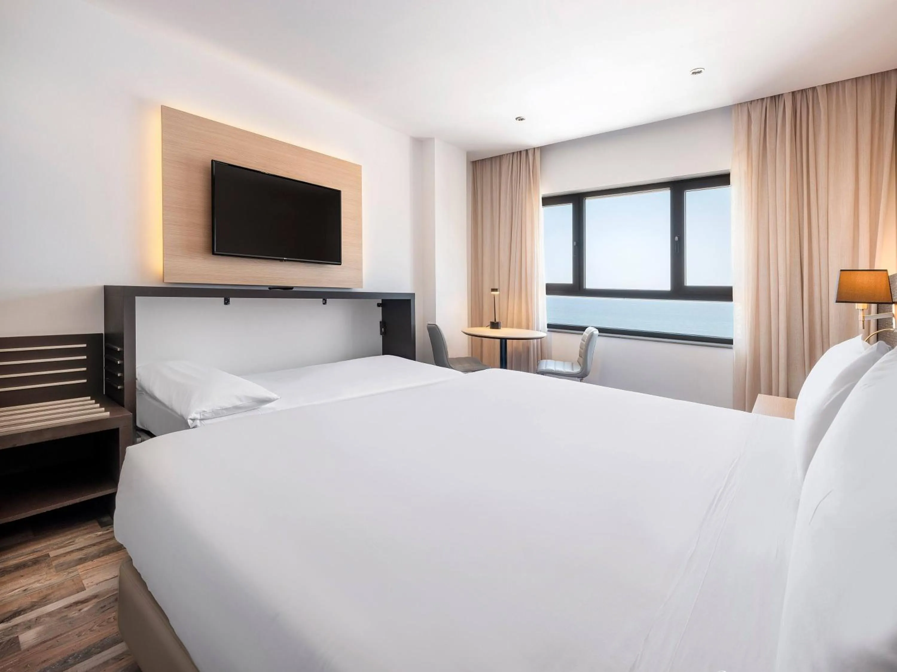 Bed in Hotel Cádiz Paseo del Mar Affiliated by Meliá