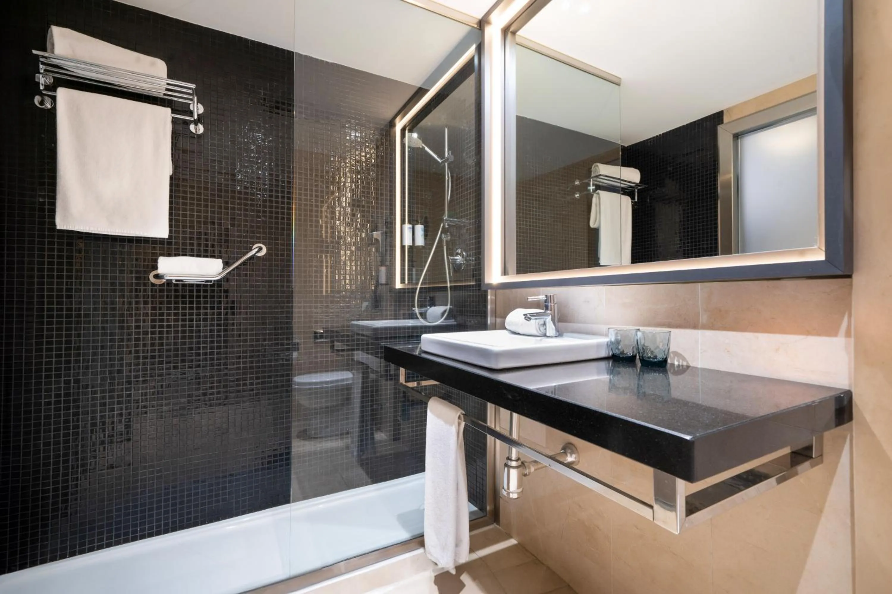 Shower in Hotel Cádiz Paseo del Mar, Affiliated by Meliá