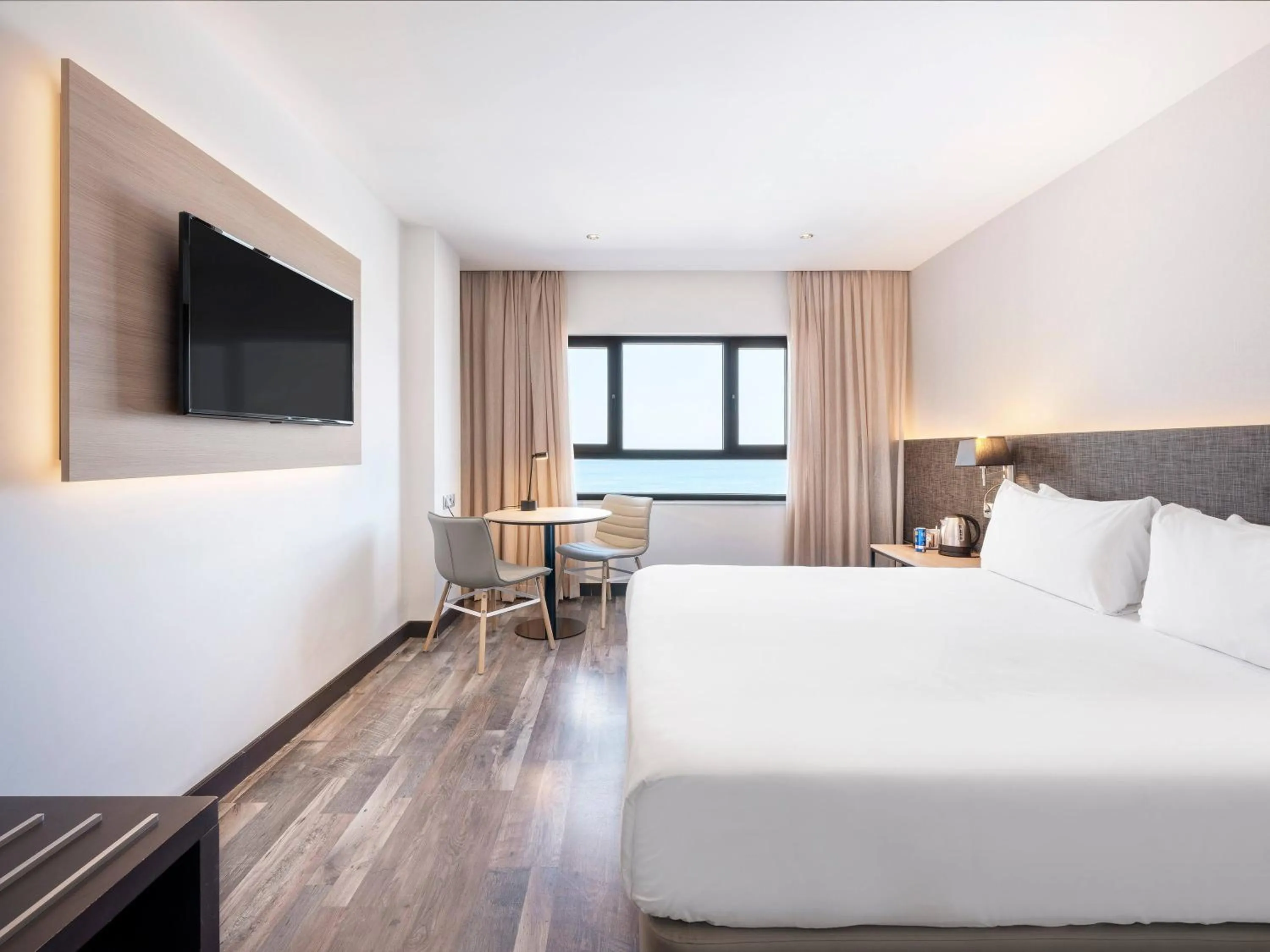 Bed in Hotel Cádiz Paseo del Mar Affiliated by Meliá