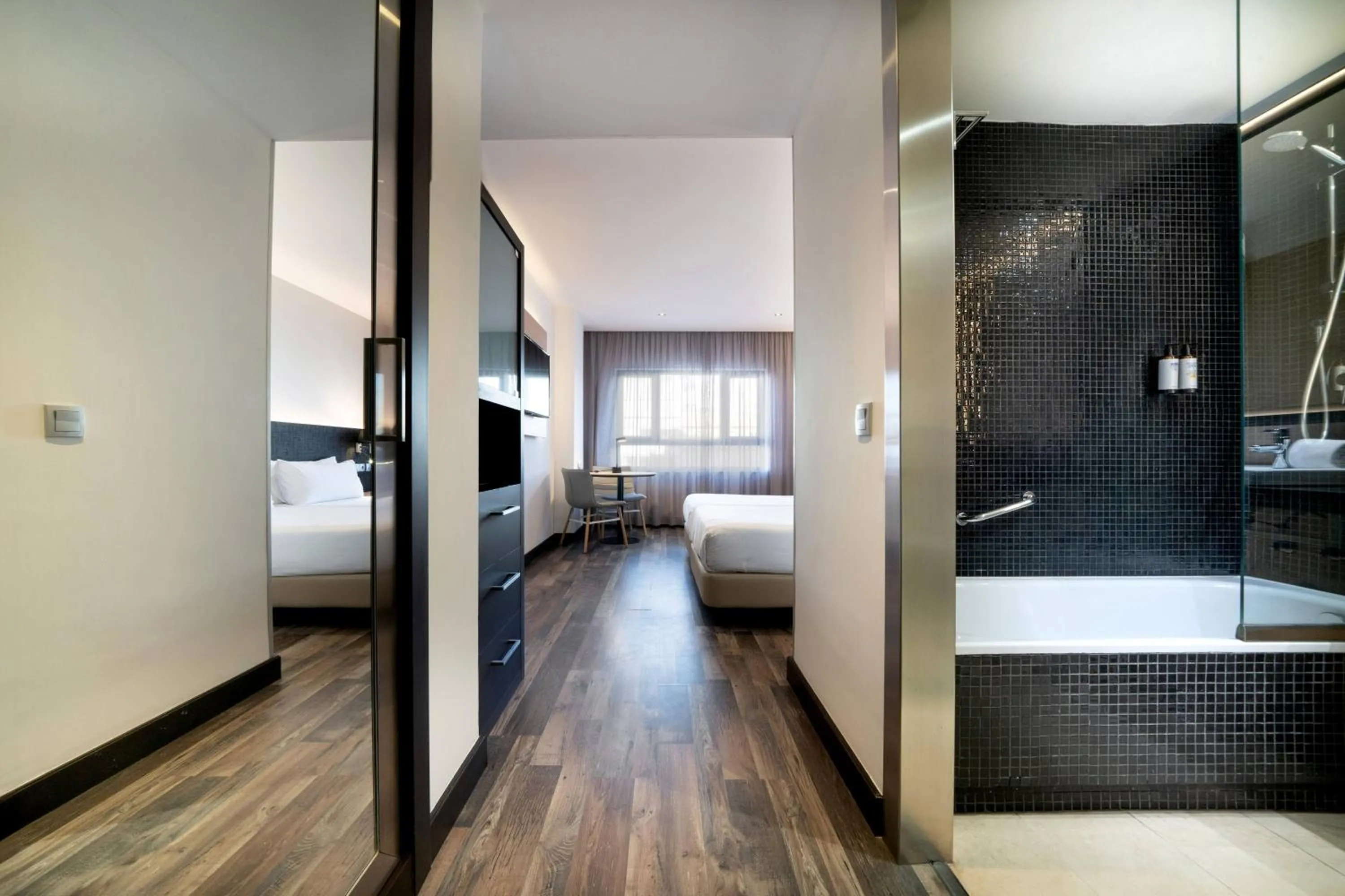 Property building, Bed in Hotel Cádiz Paseo del Mar Affiliated by Meliá