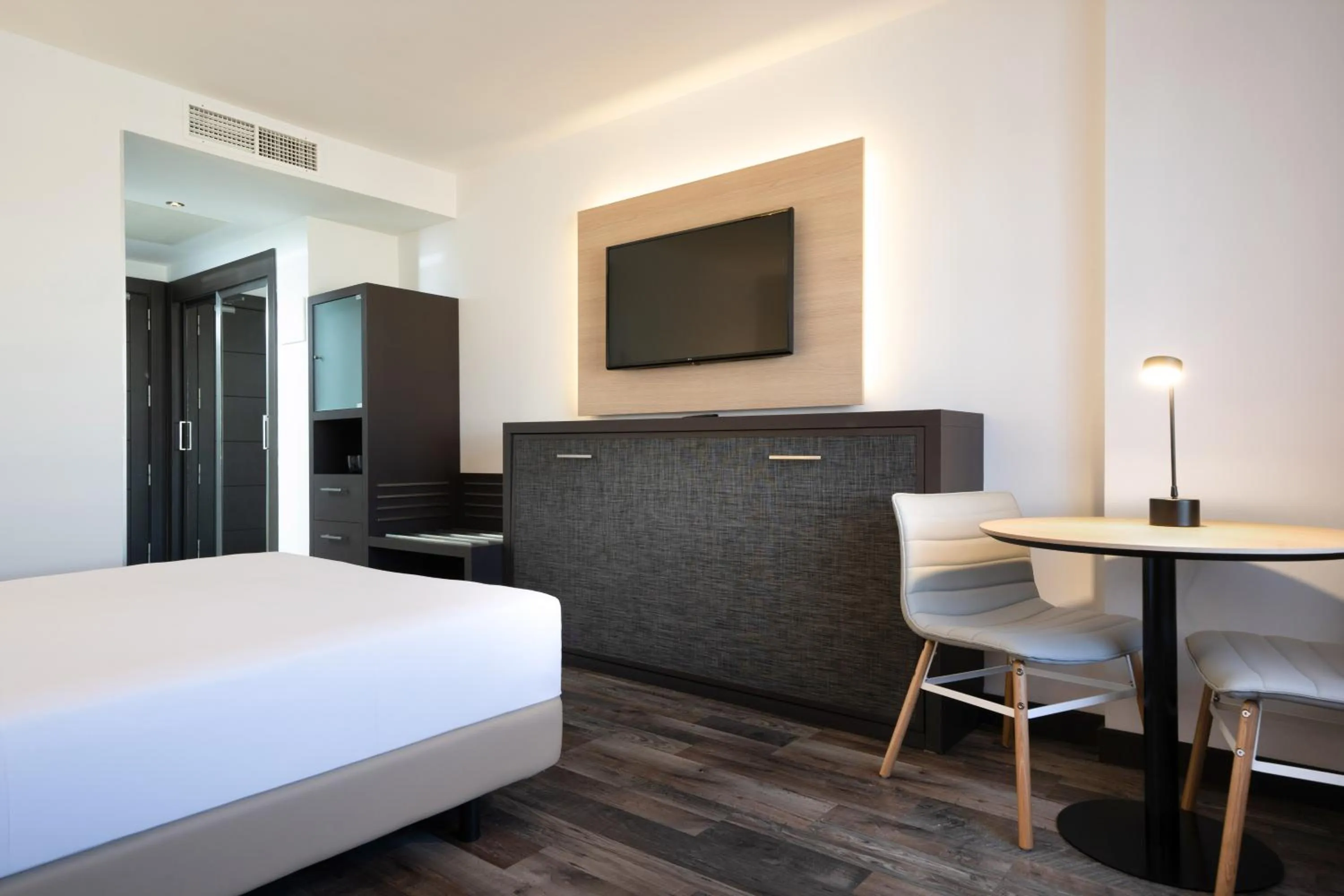 Bed in Hotel Cádiz Paseo del Mar, Affiliated by Meliá