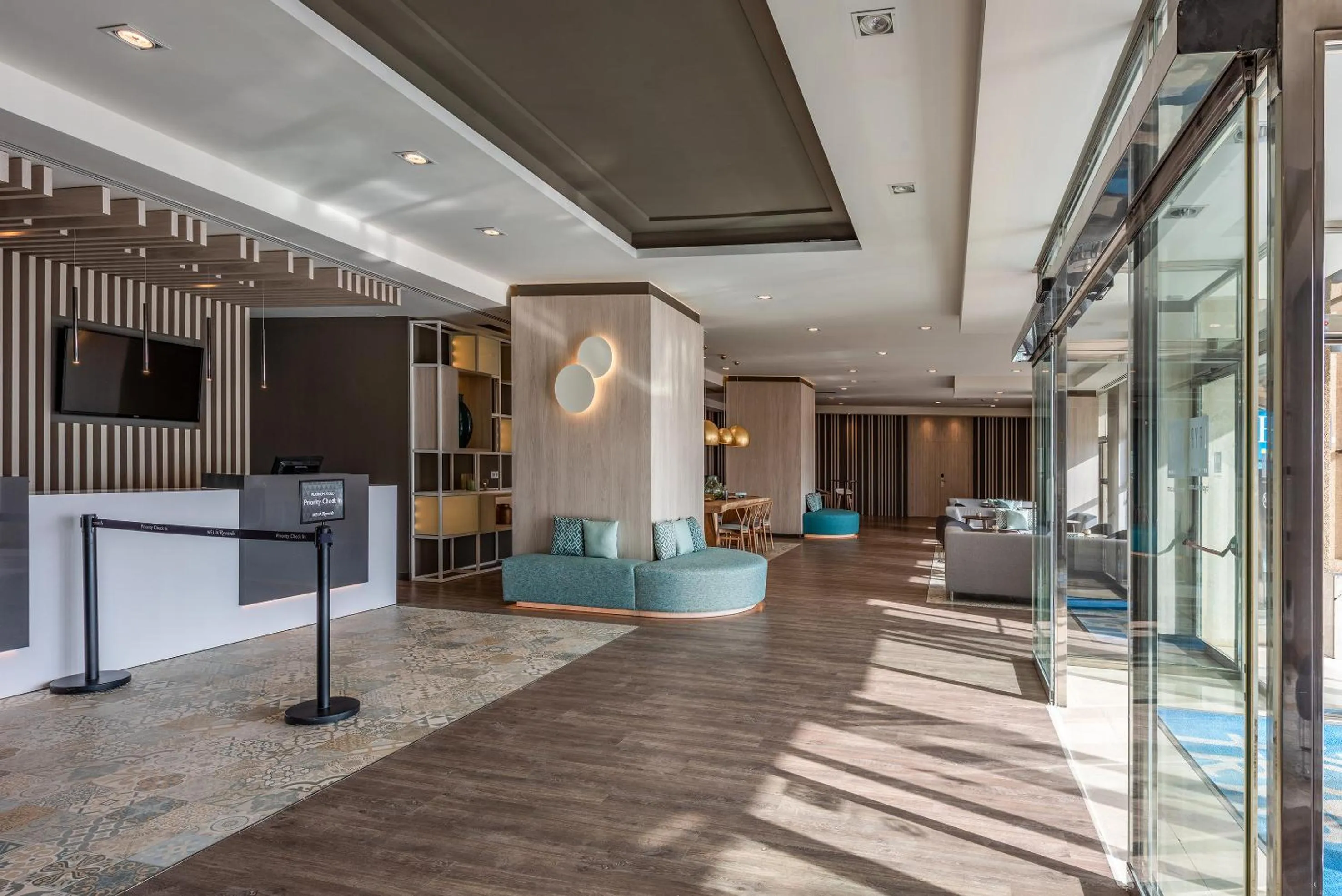 Lobby or reception in Hotel Cádiz Paseo del Mar, Affiliated by Meliá