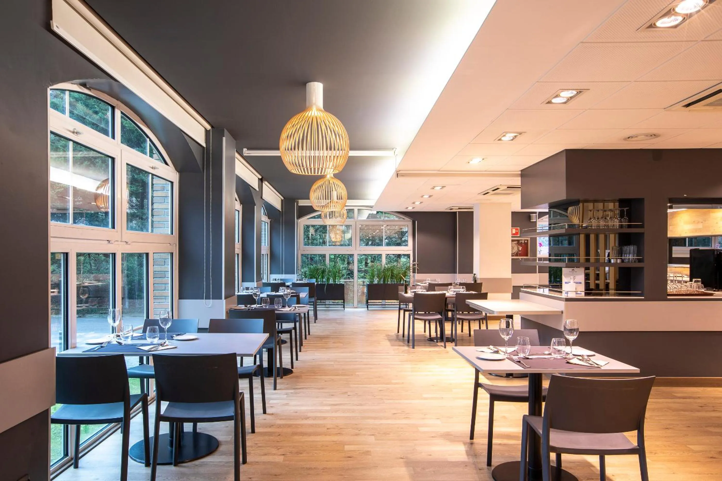 Restaurant/places to eat in Hotel Urdanibia Park