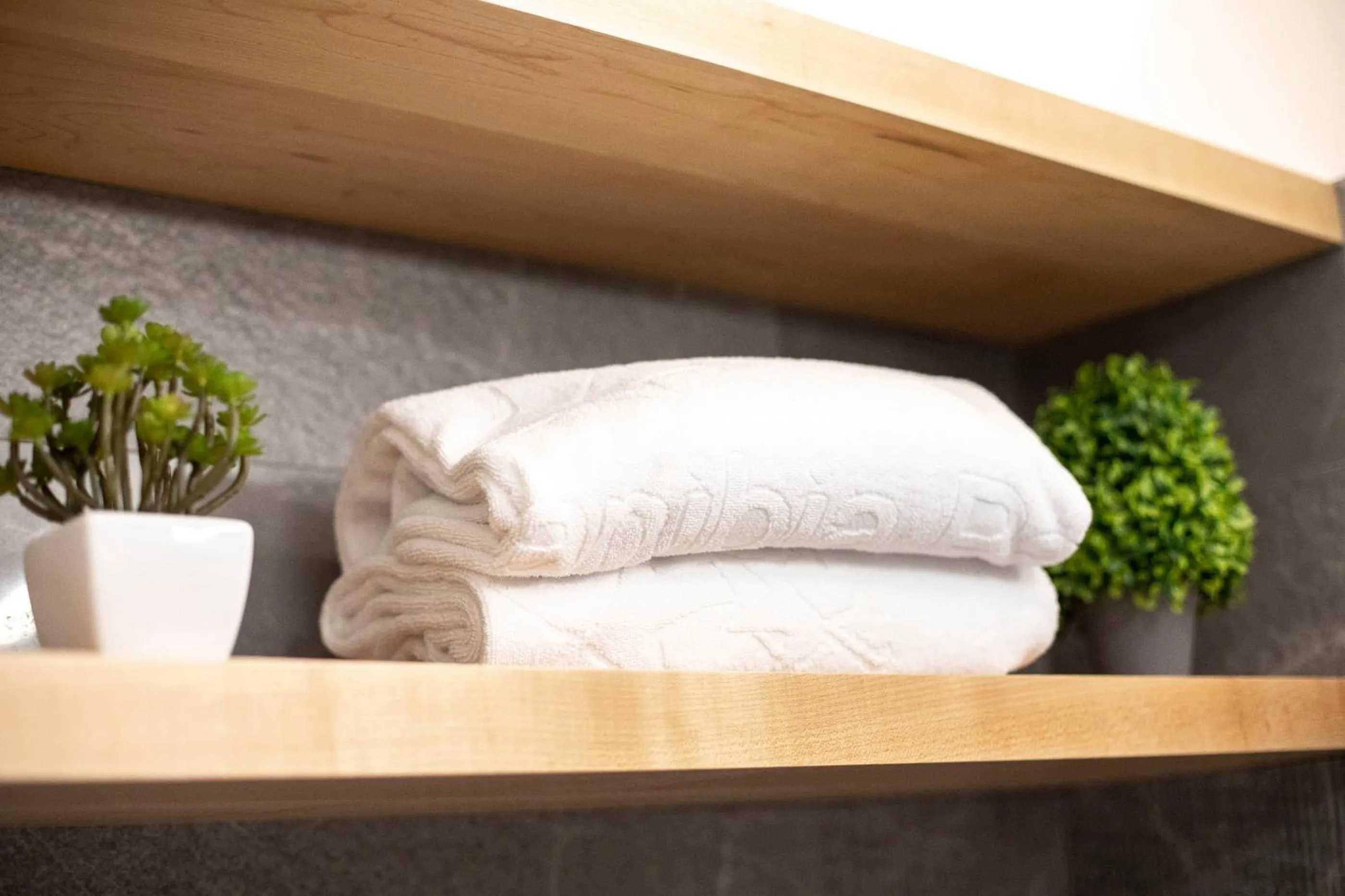 Bathroom, Bed in Hotel Urdanibia Park
