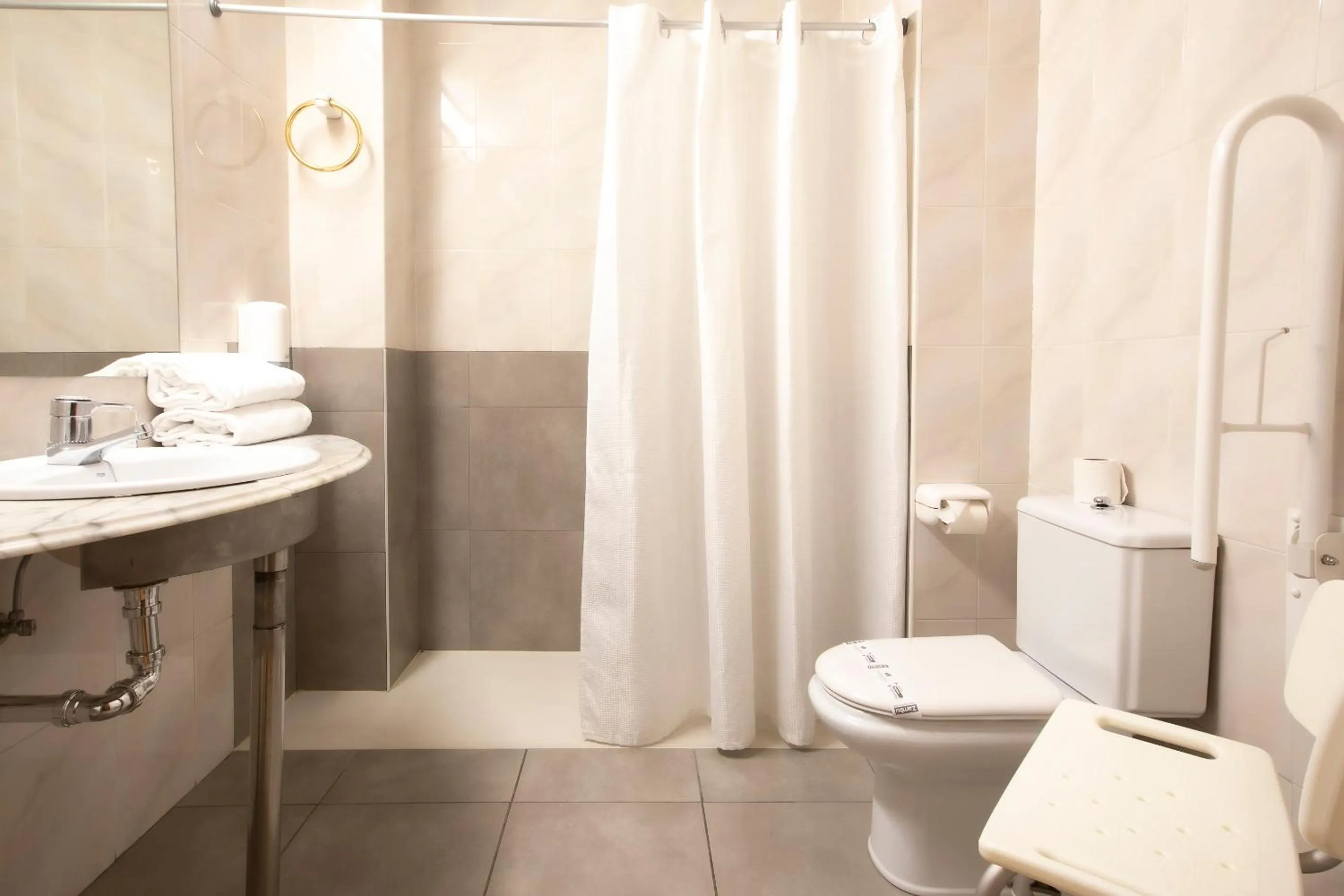 Facility for disabled guests in Hotel Urdanibia Park