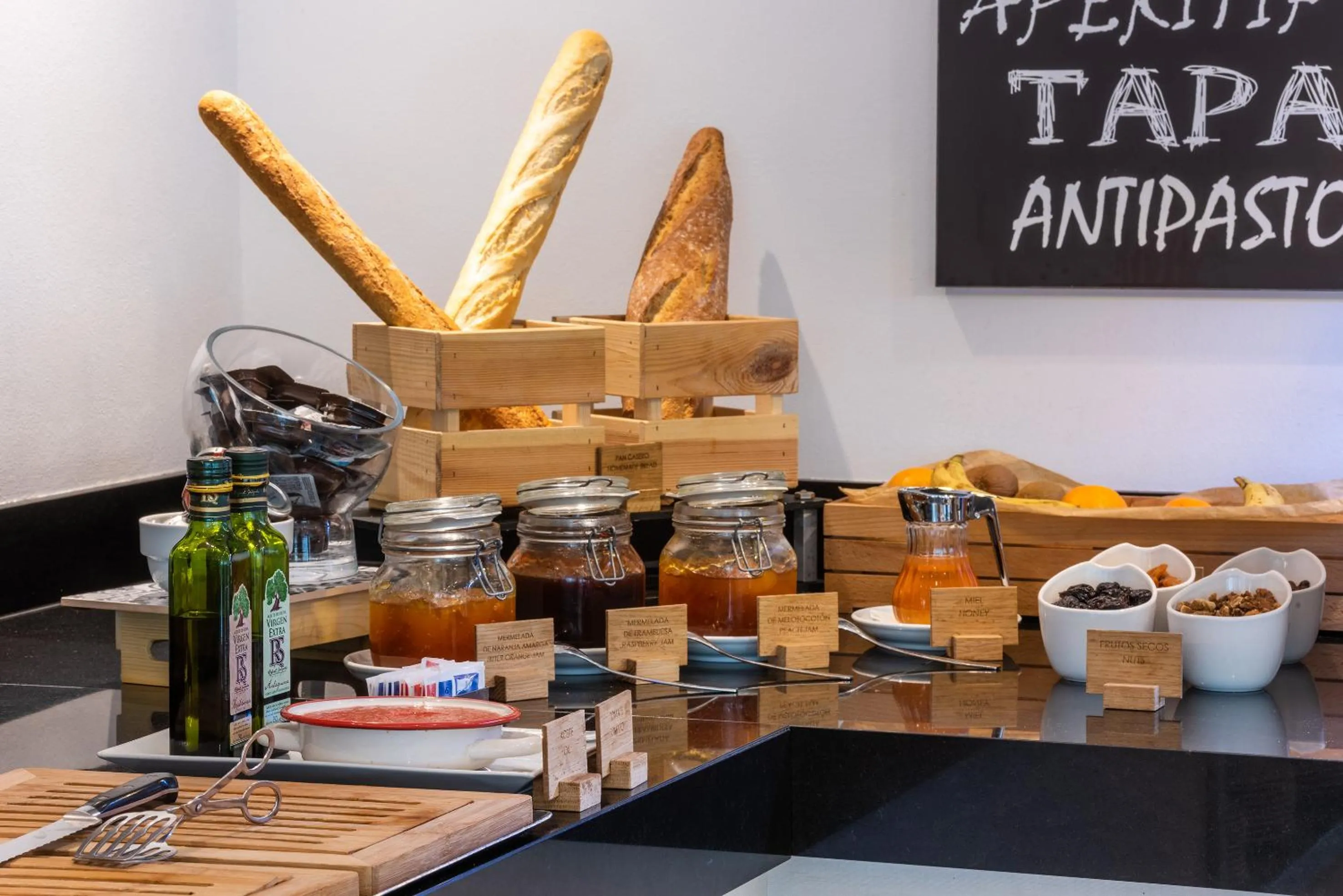 Food in Hotel San Sebastián Orly, Affiliated by Meliá