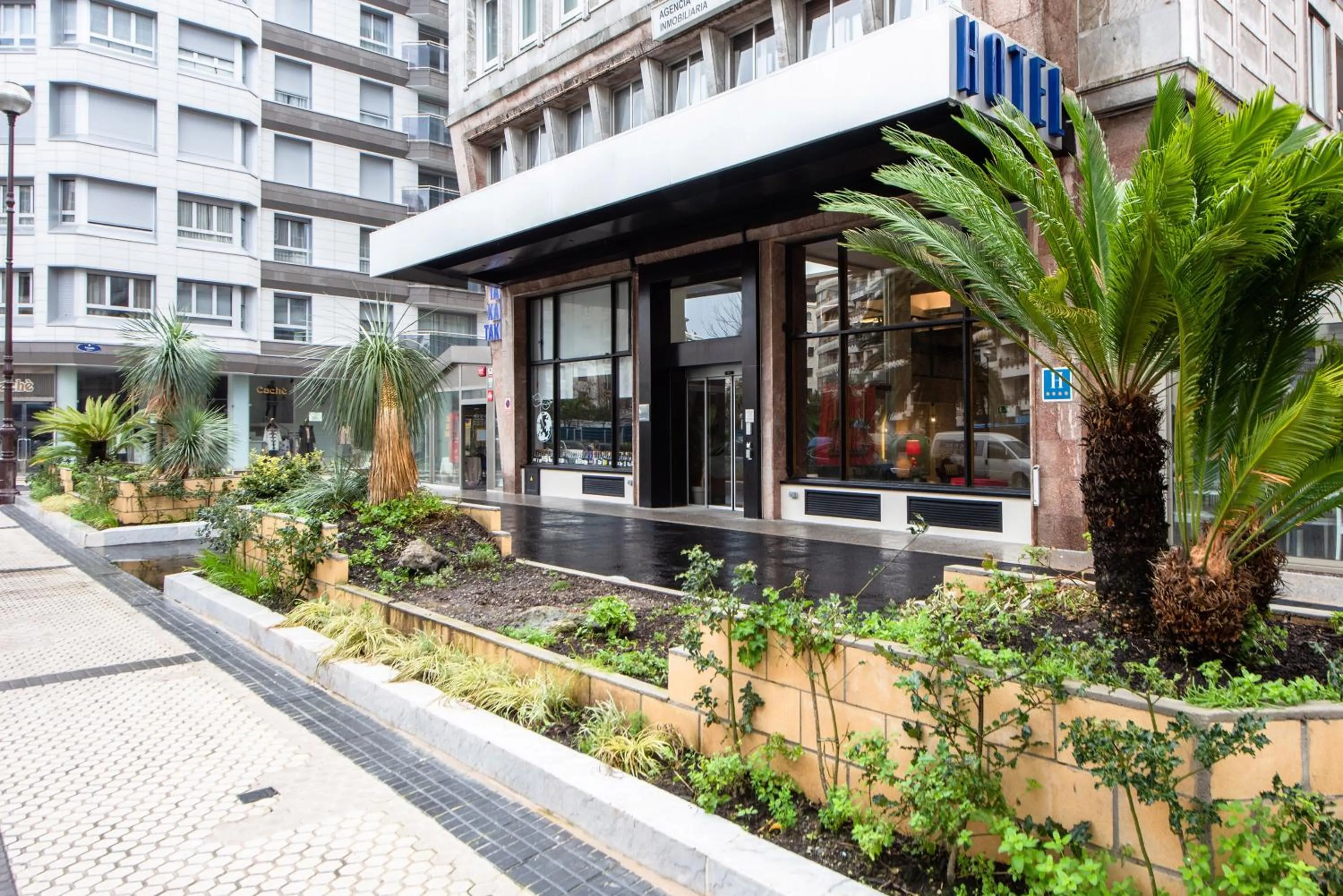 Facade/entrance in Hotel San Sebastián Orly, Affiliated by Meliá