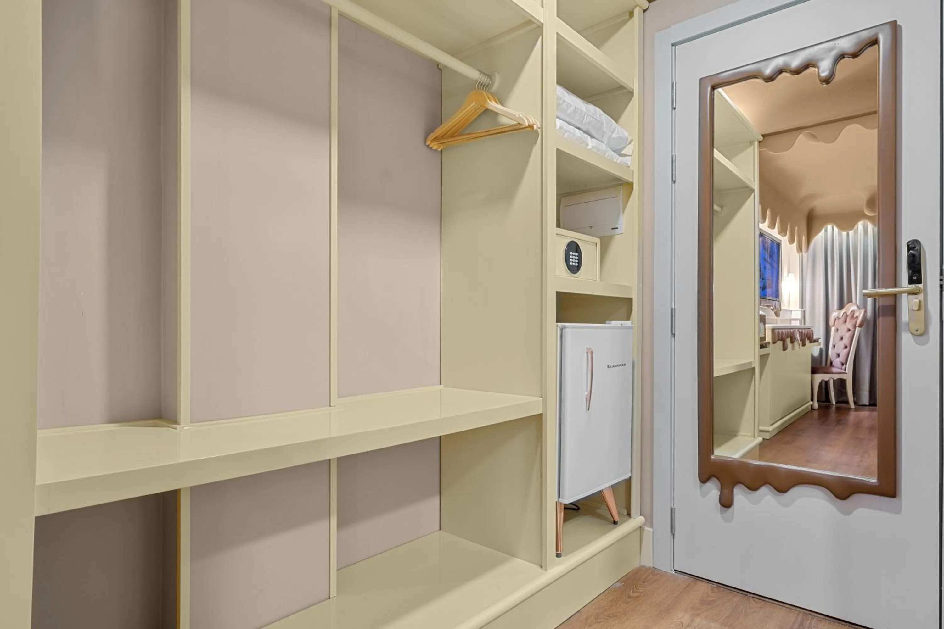 locker, Bed in Chocoland Hotel Gramado